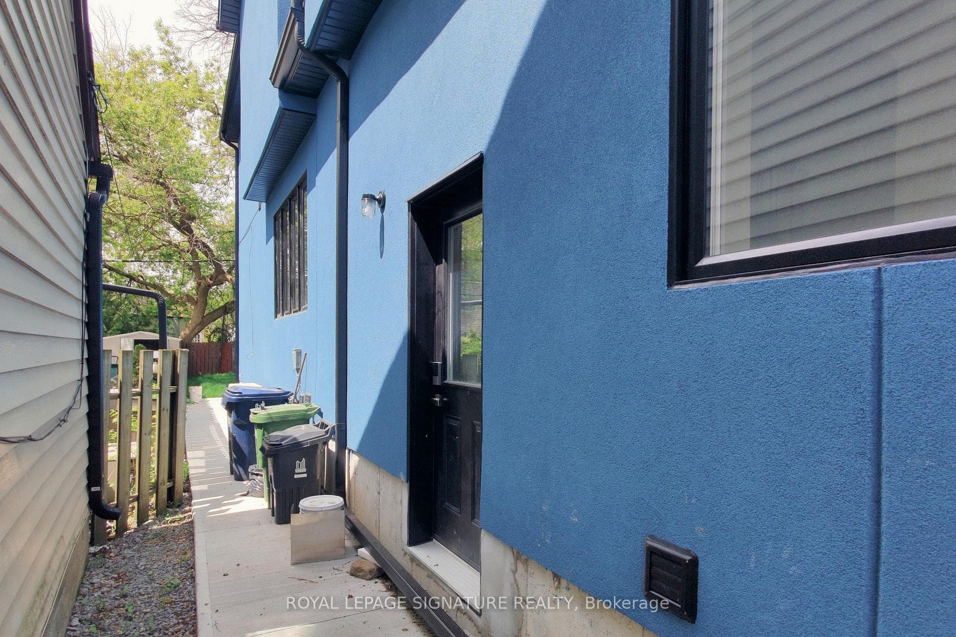 644 Rhodes Avenue Unit Lower photo 2