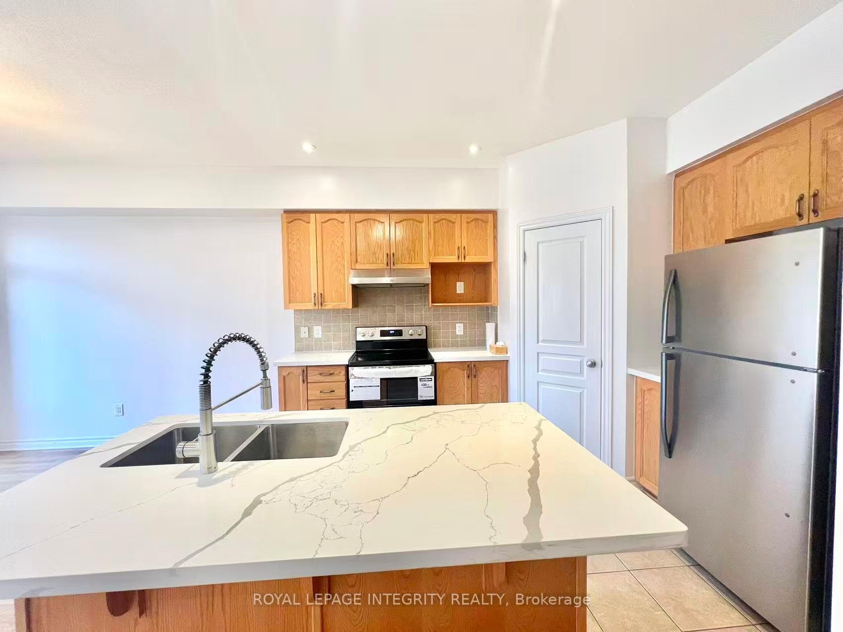 1029 Ottenbrite Crescent photo 7
