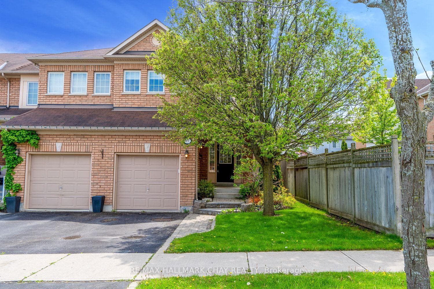 17 Presley Crescent photo 1