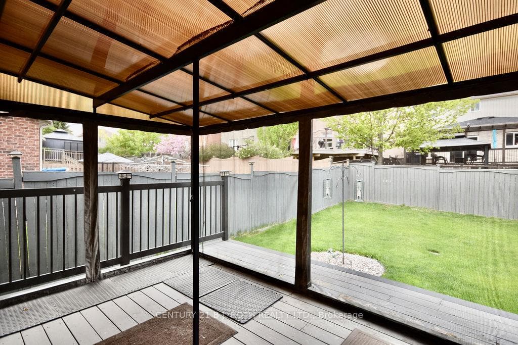 74 Gardiner Drive photo 27