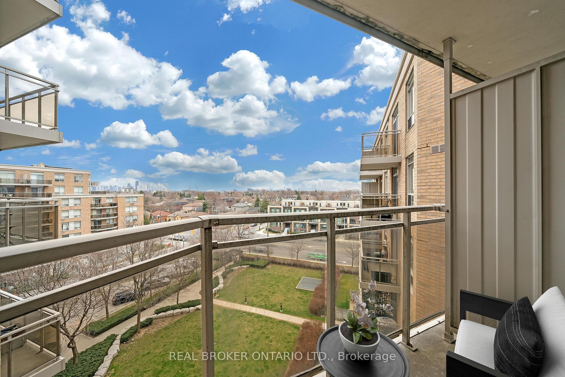 650 Lawrence Avenue Unit 705 photo 18