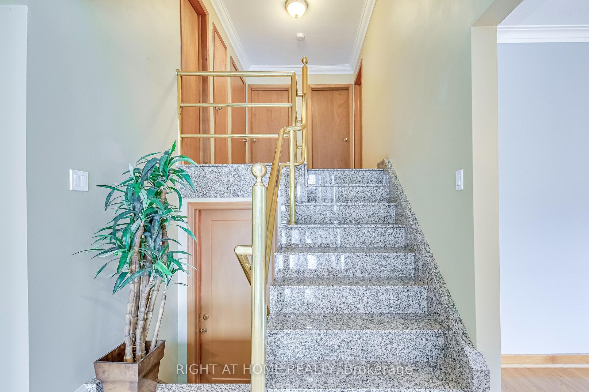 2125 Varency Drive Unit Upper photo 18
