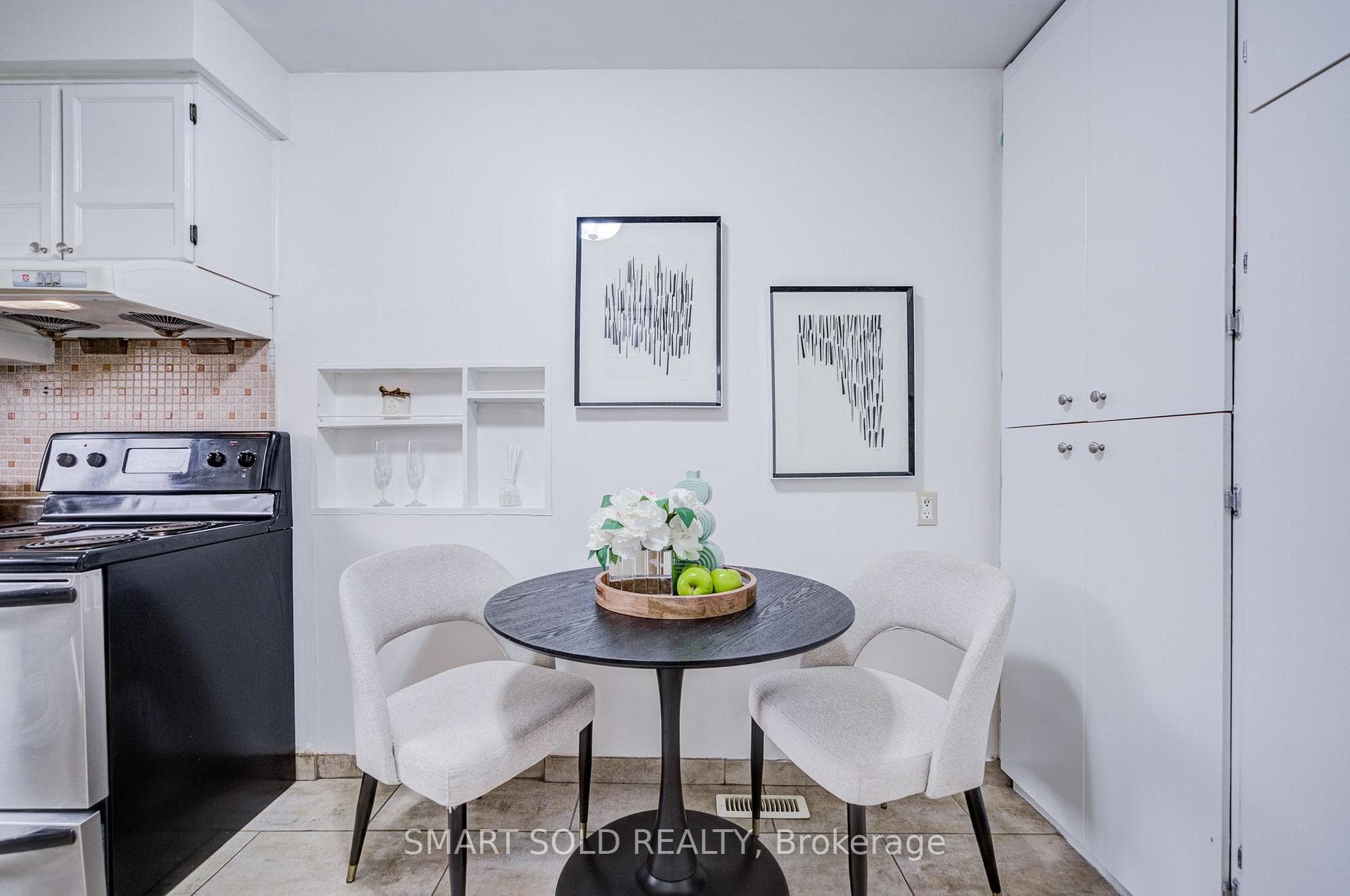 837 Queensbridge Drive photo 14