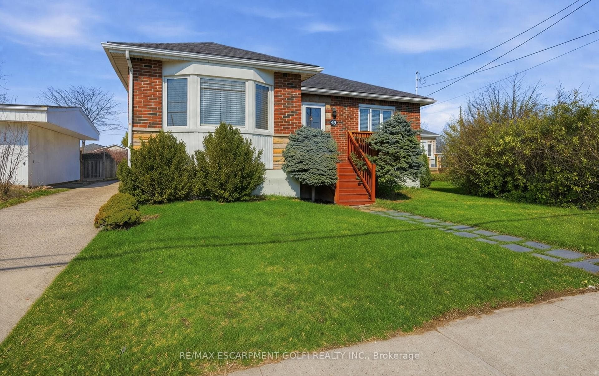848 UPPER WELLINGTON Street photo 2