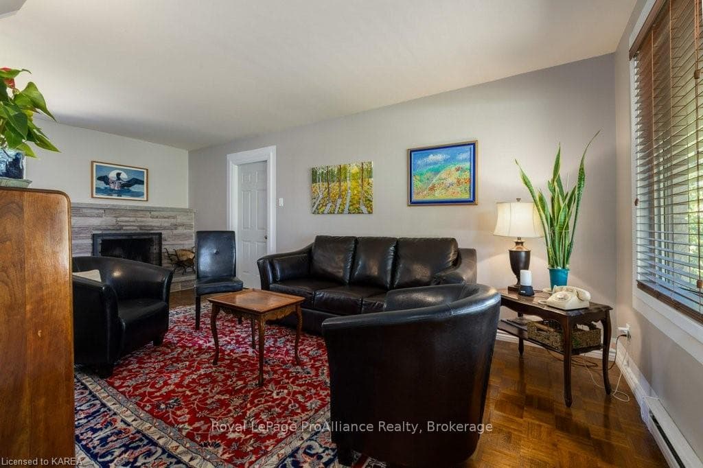 671 SUSSEX Boulevard photo 4
