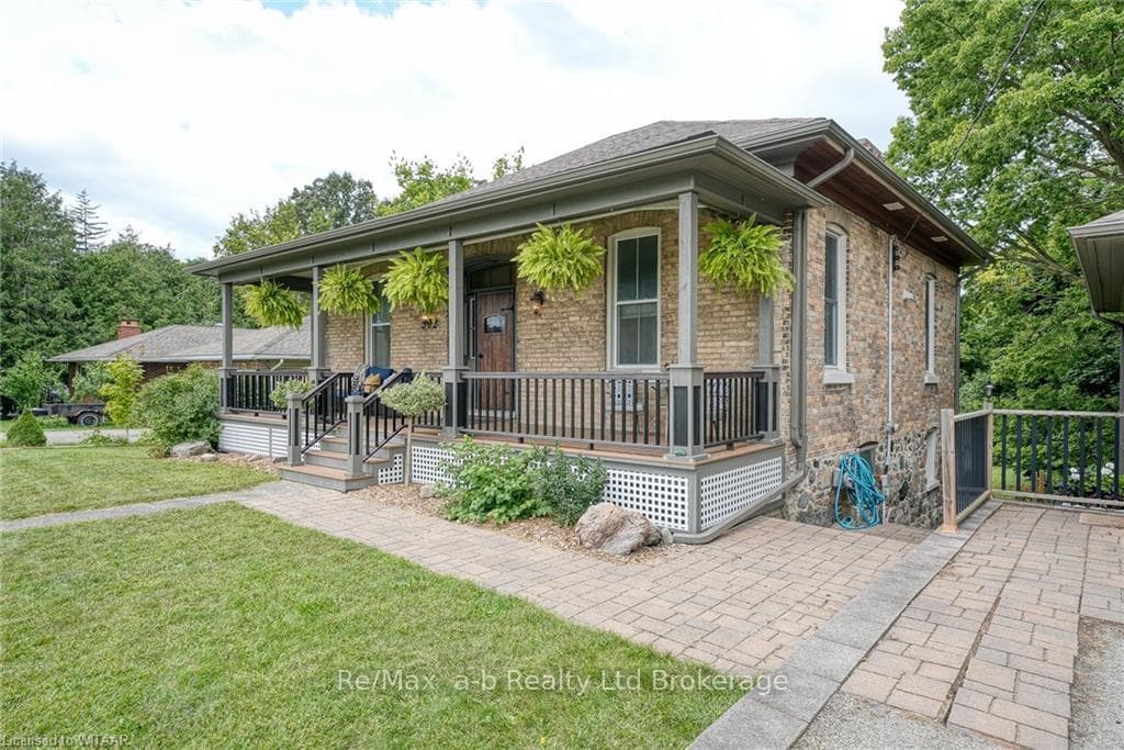 392 KING STREET WEST Street photo 45