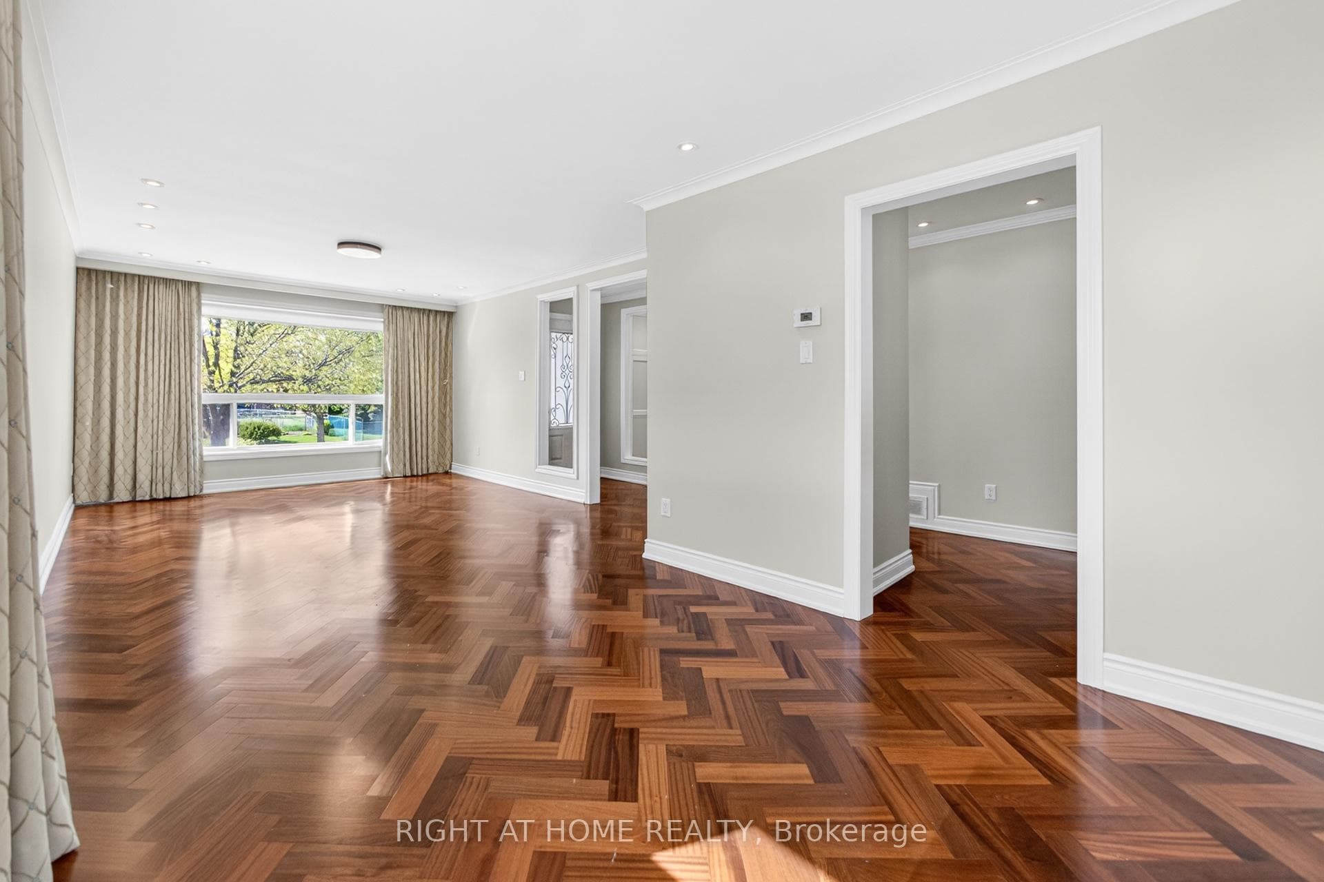 304 Ulric Crescent photo 10