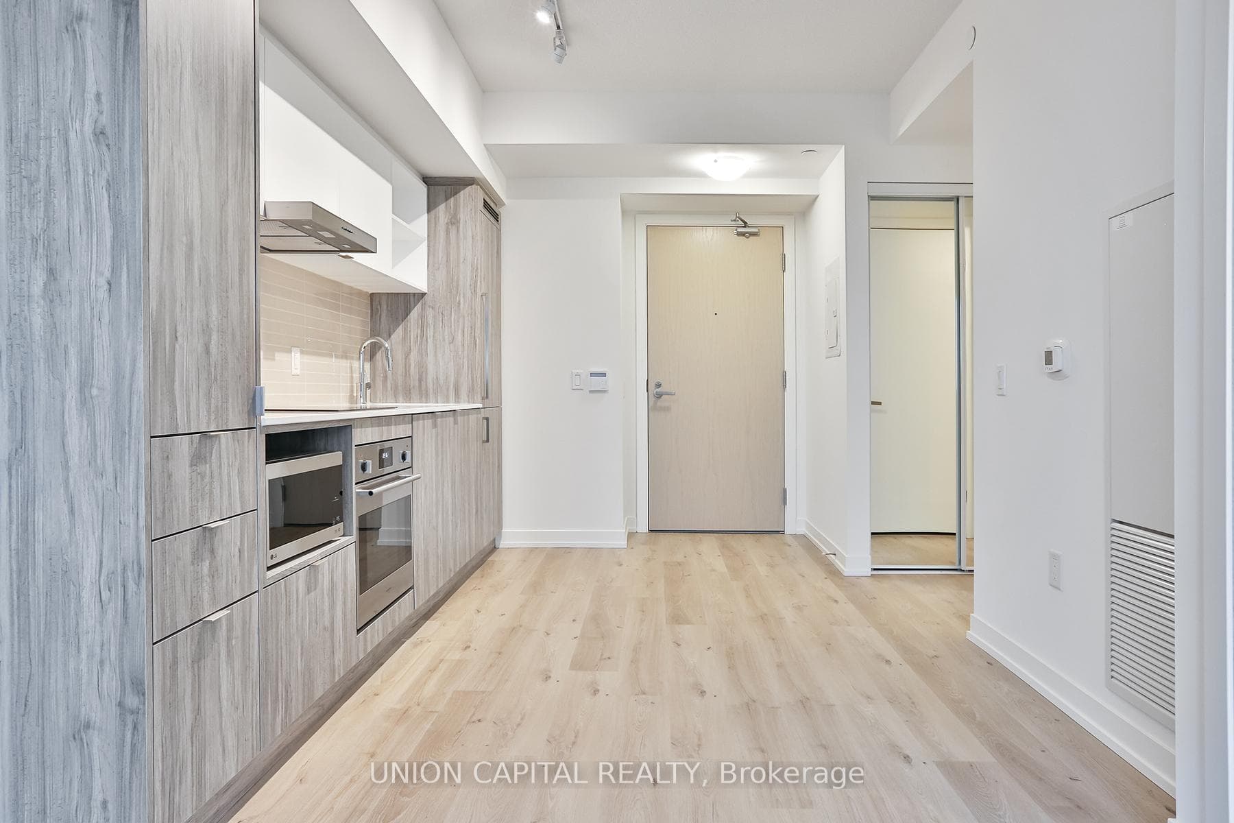 138 Downes Street Unit 3305 photo 7