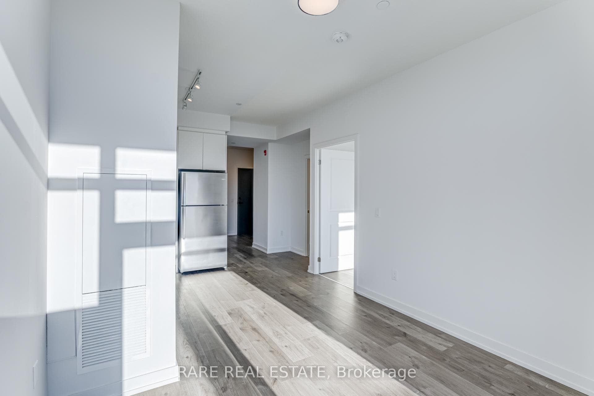 1010 Dundas Street Unit 103 photo 18