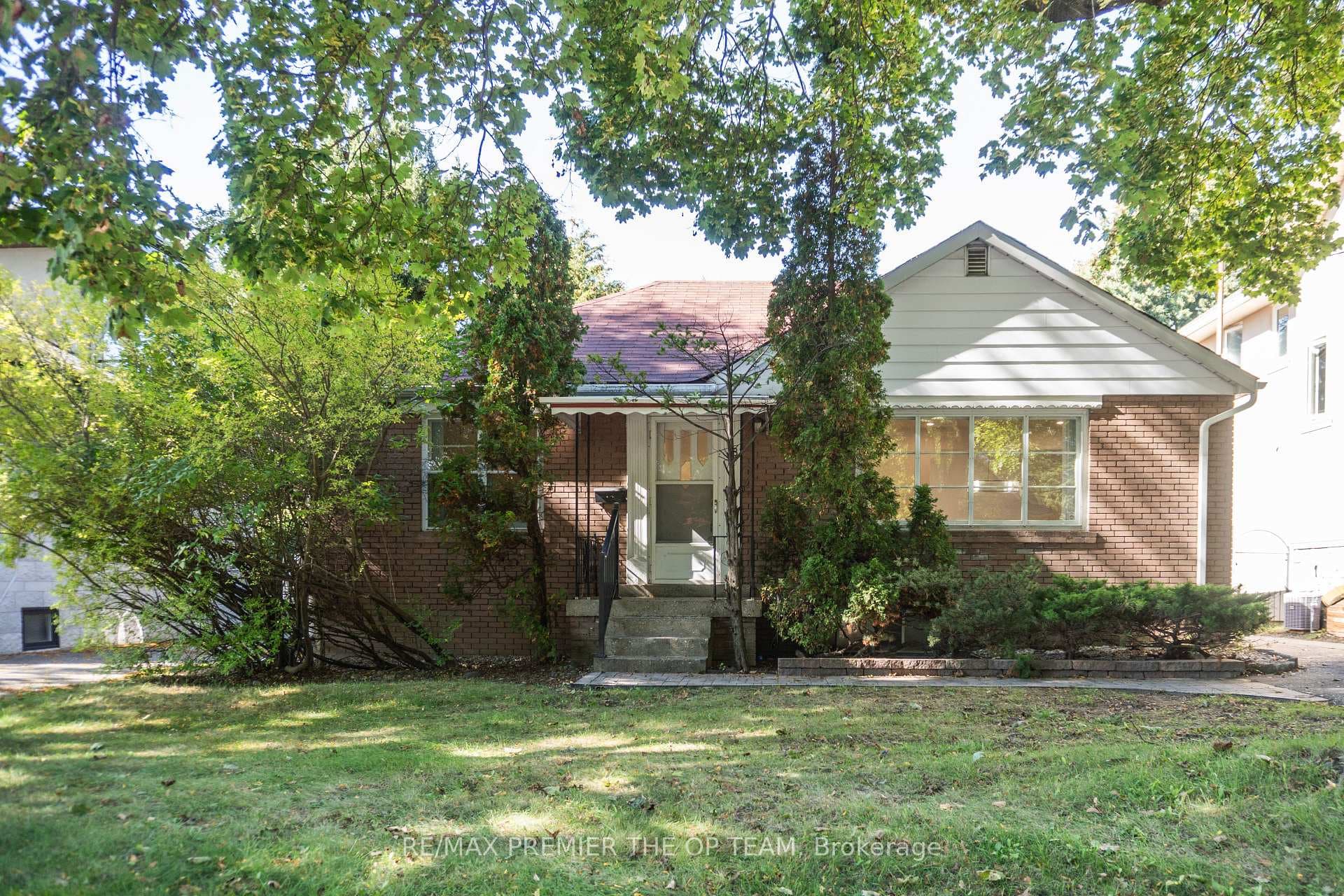 148 Martin Grove Road photo 1