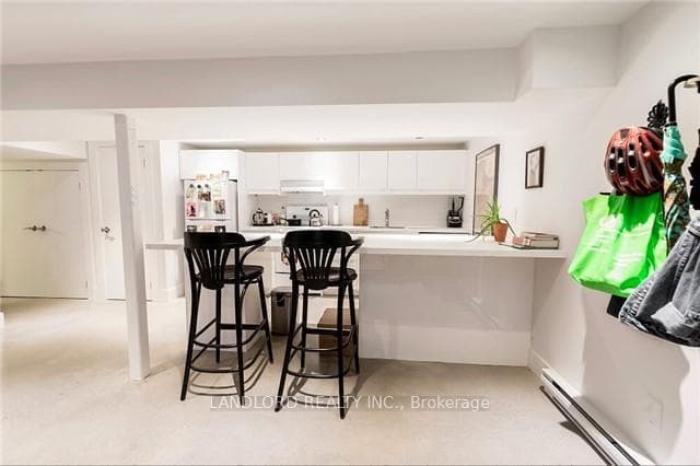 2251 Dundas Street Unit Lower photo 5