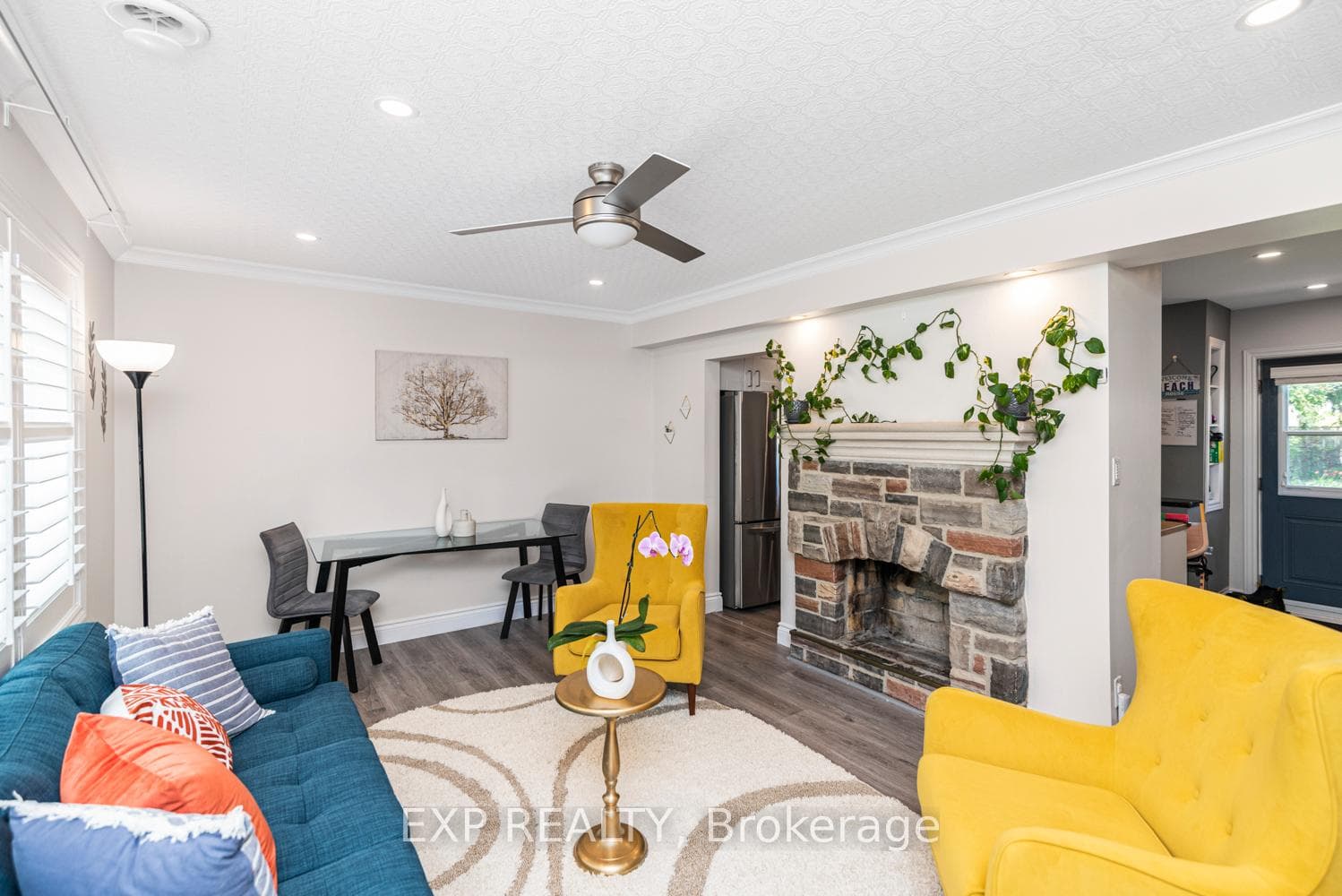 2055 Churchill Avenue photo 2
