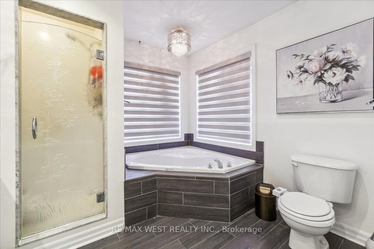1349 Sagewood Crescent photo 22