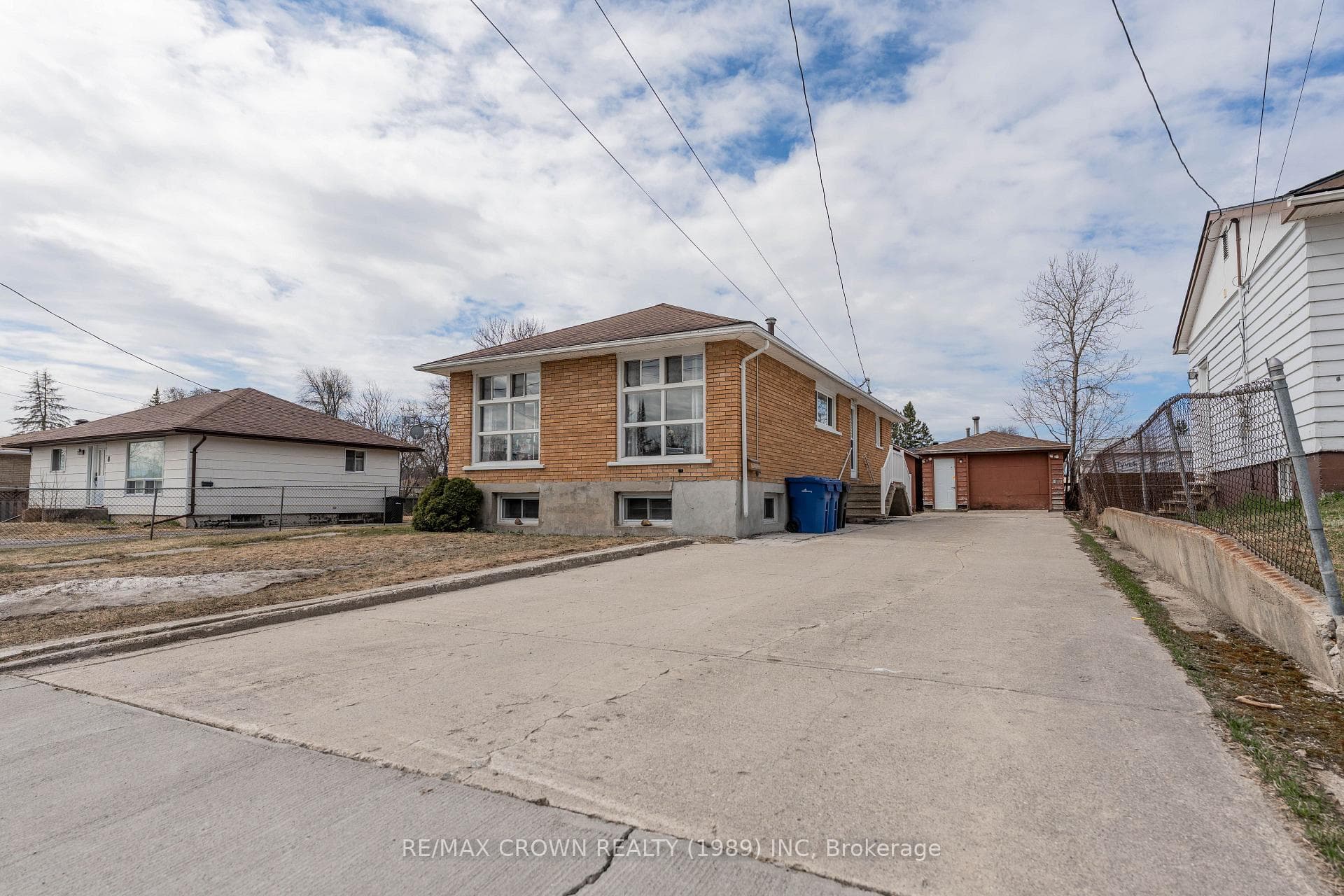 10 Huron Street photo 1
