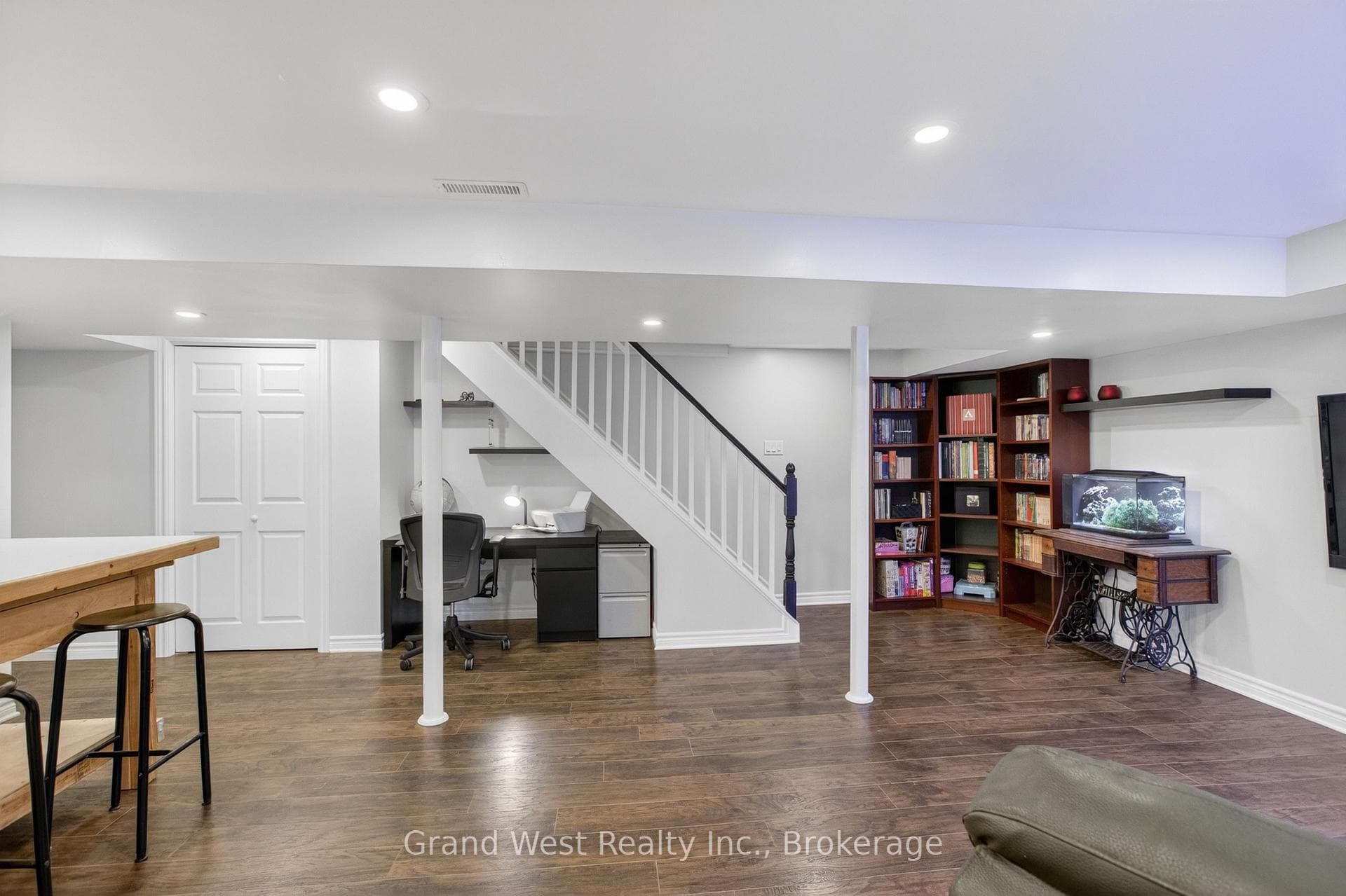106 Hahn Avenue photo 33
