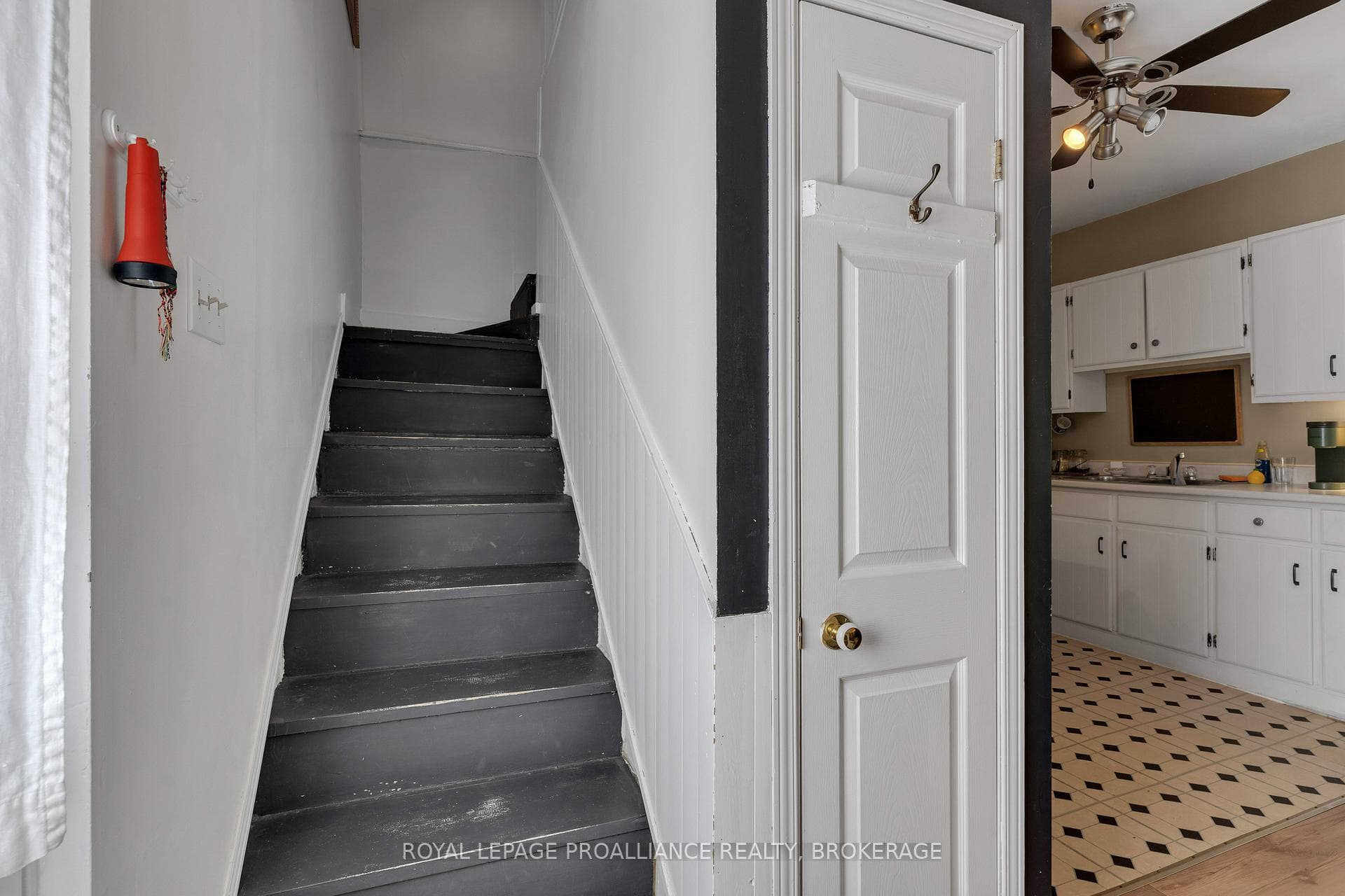 430 KING Street photo 11