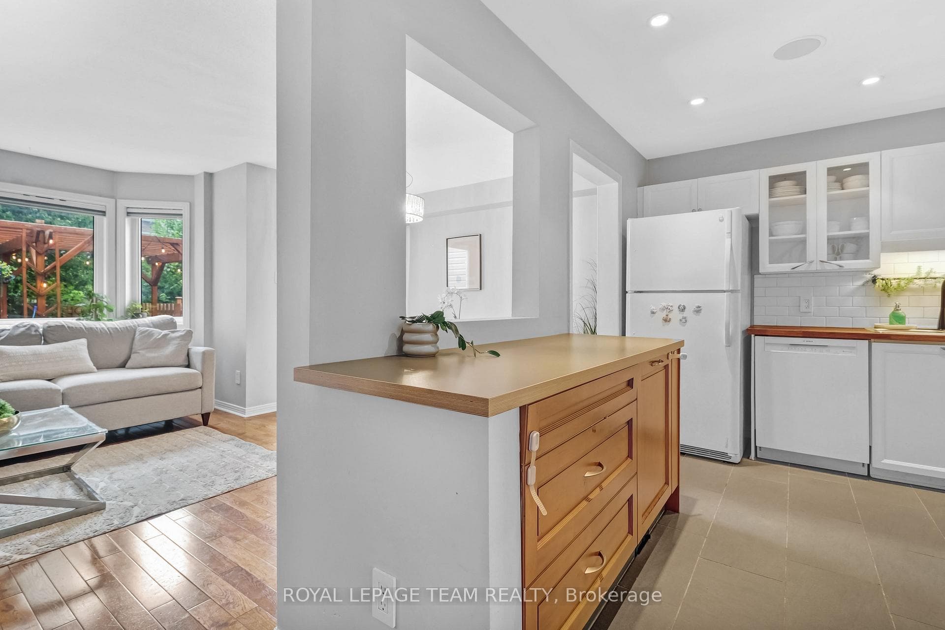 74 Milner Downs Crescent photo 8