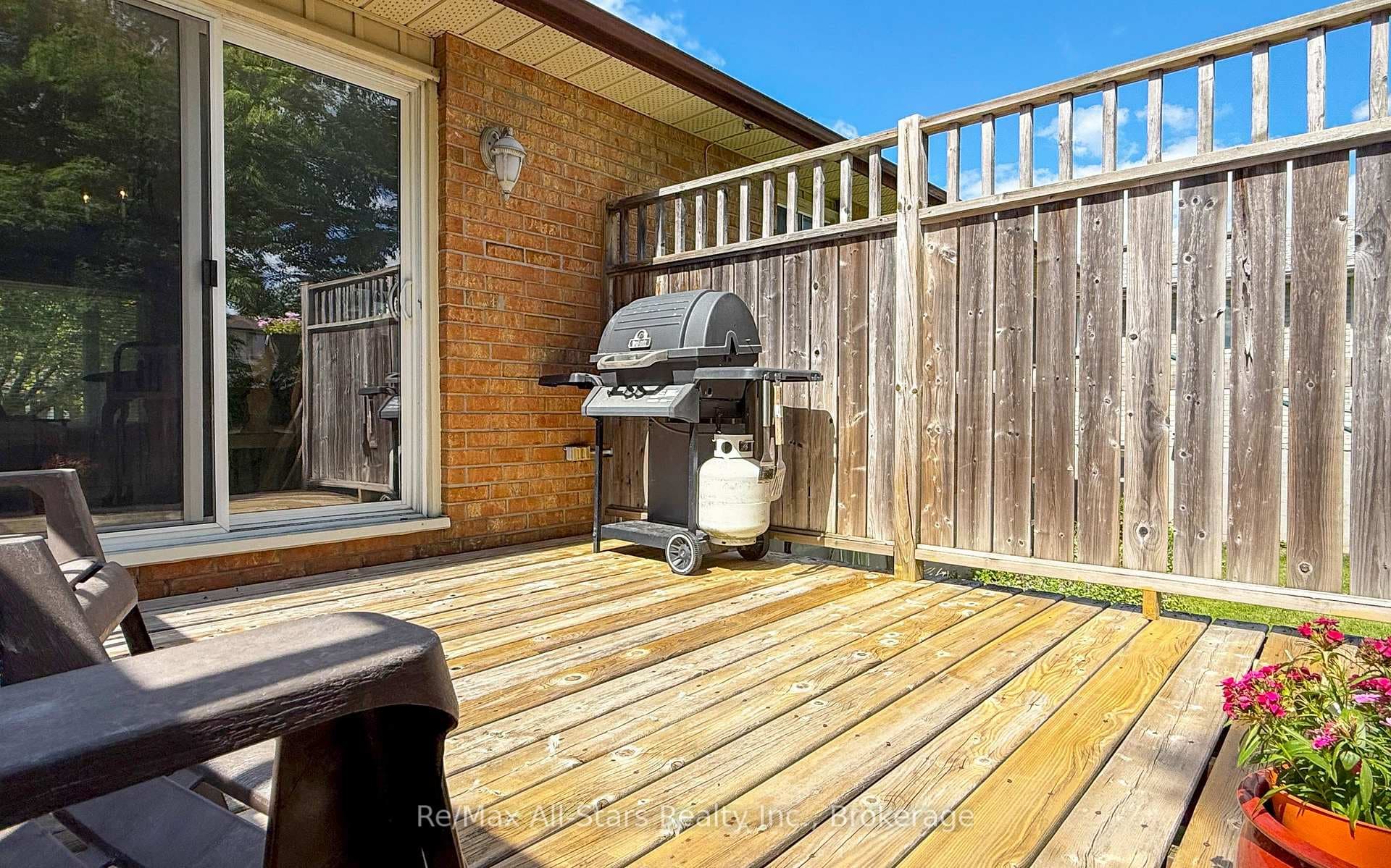 39 Applewood Crescent photo 31