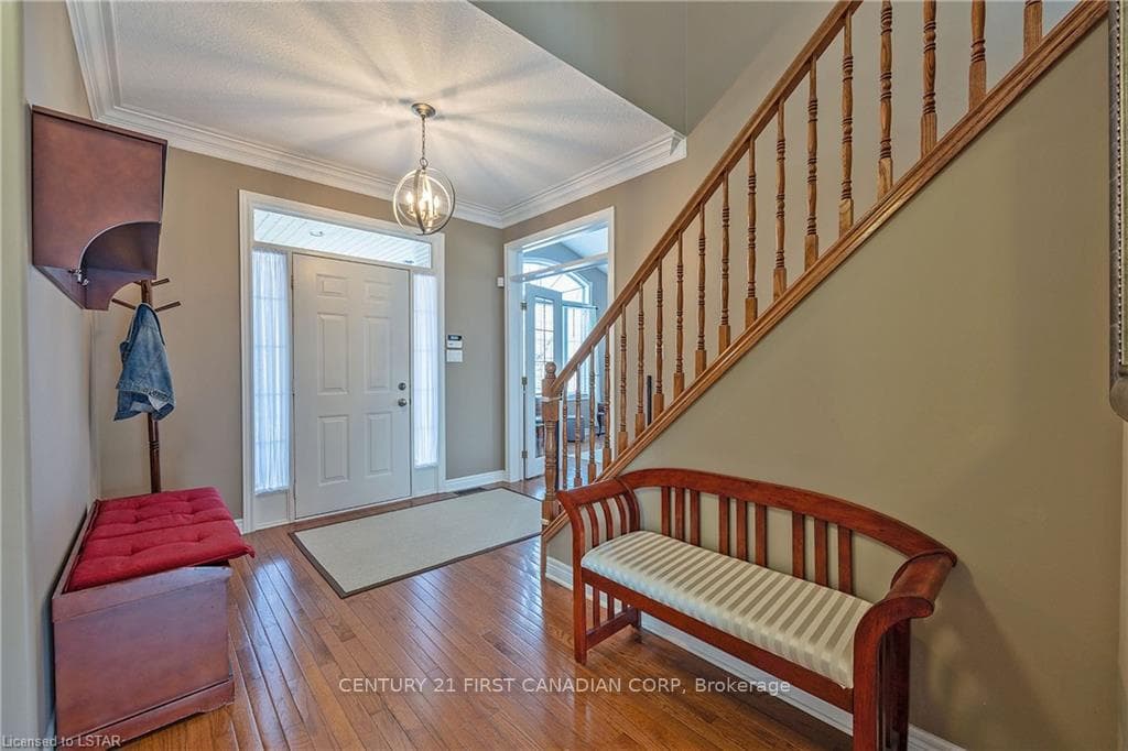1184 THORNLEY Street photo 7