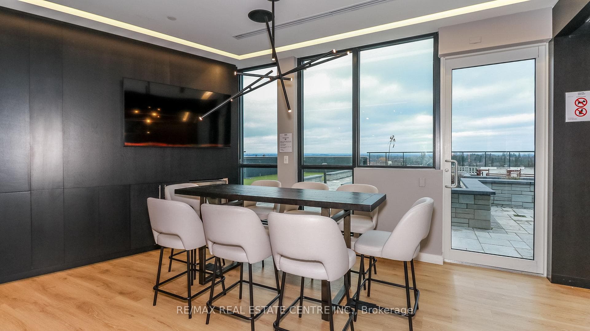 681 Yonge Street Unit 216 photo 7