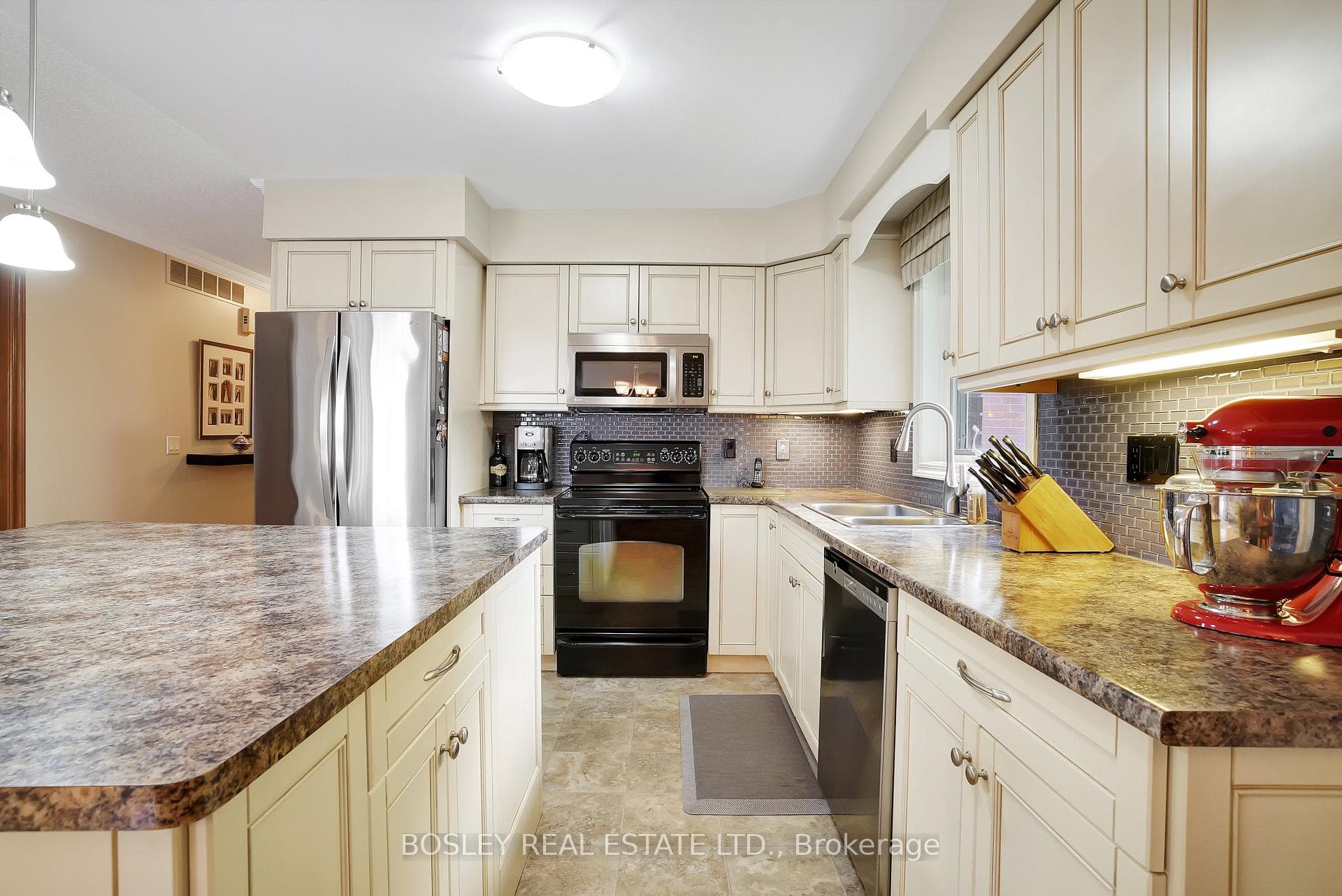 63 Alexander Avenue photo 2