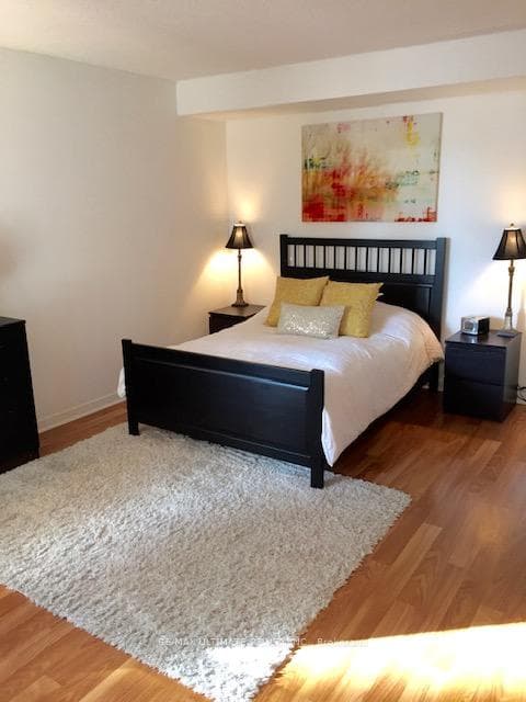 76 Shuter Street Unit 809 photo 8