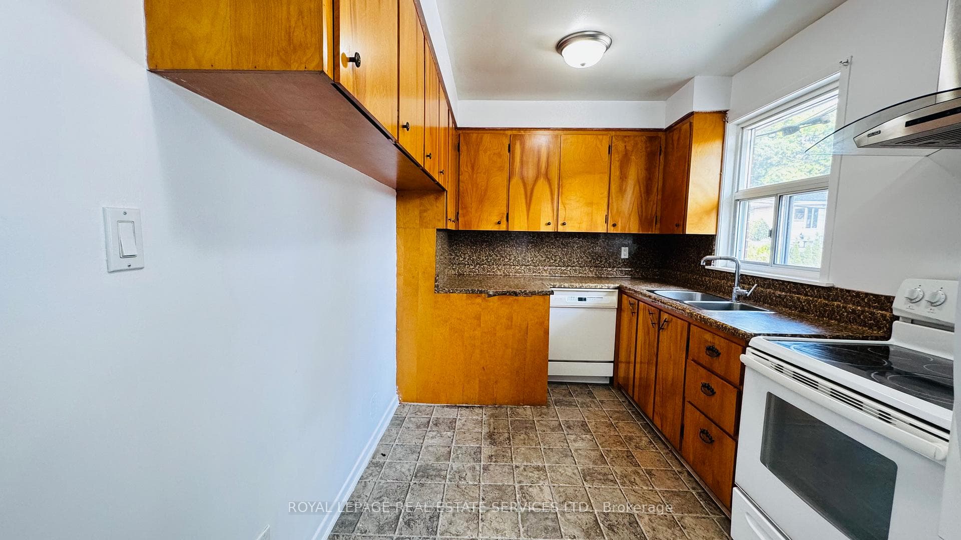 804 Brimorton Drive photo 9