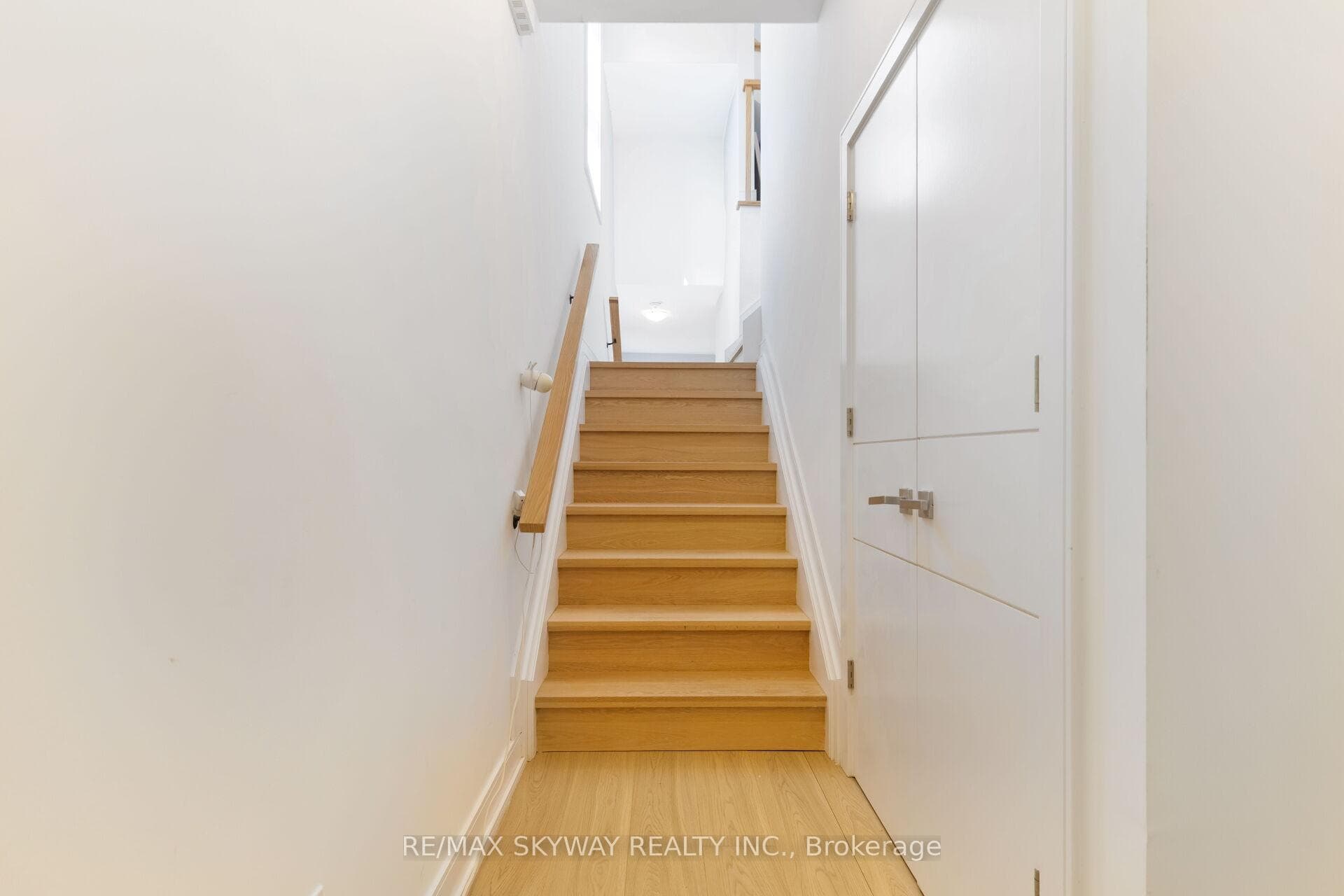 7 Taylor Court photo 43