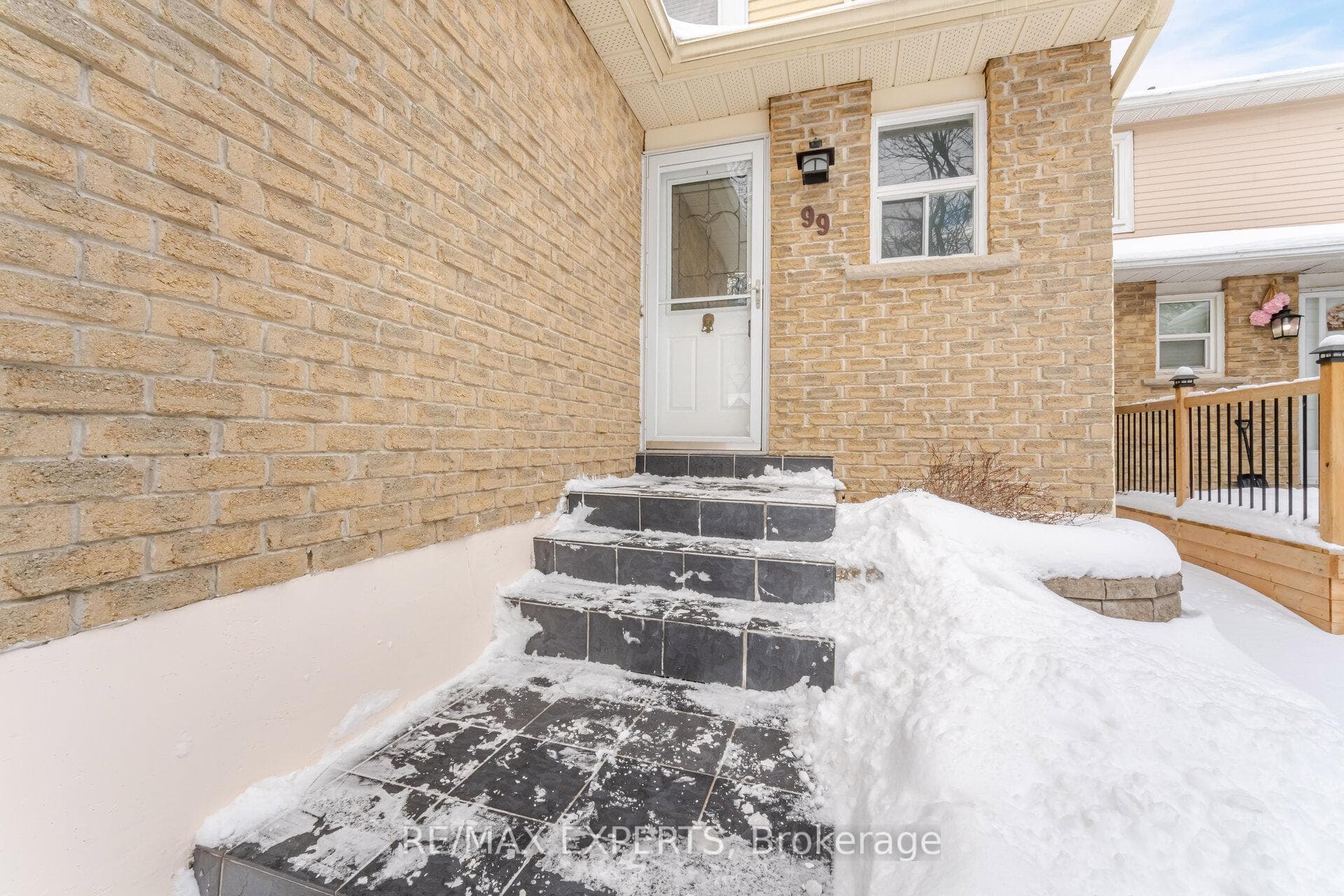 99 Greenfield Crescent photo 5