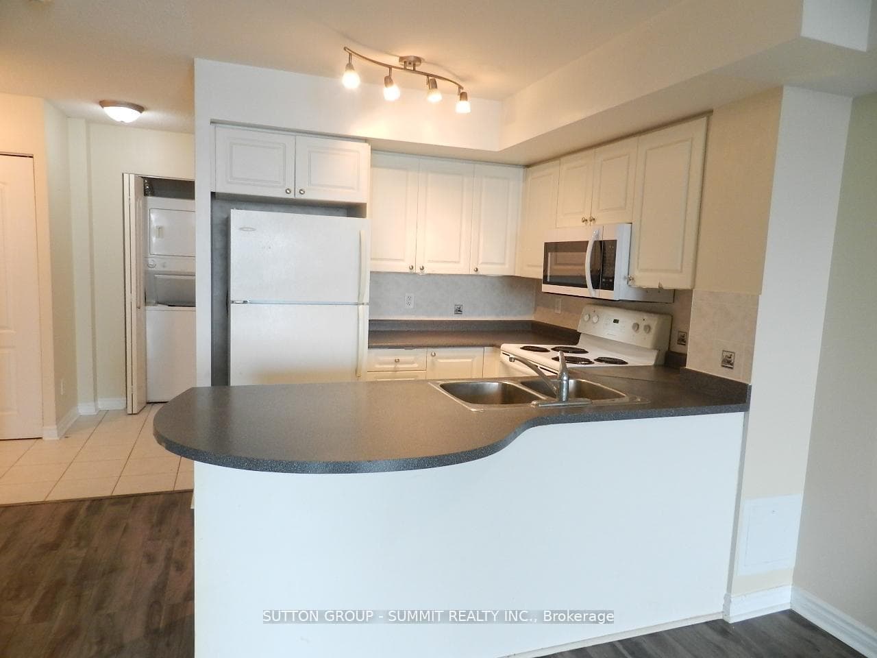 17 BARBERRY Place Unit 1715 photo 5