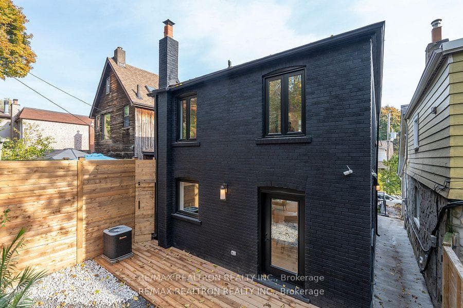 254 Hastings Avenue photo 28
