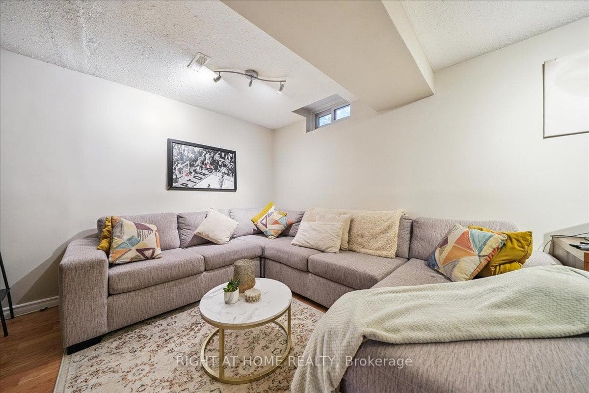 64 Hart Boulevard photo 27