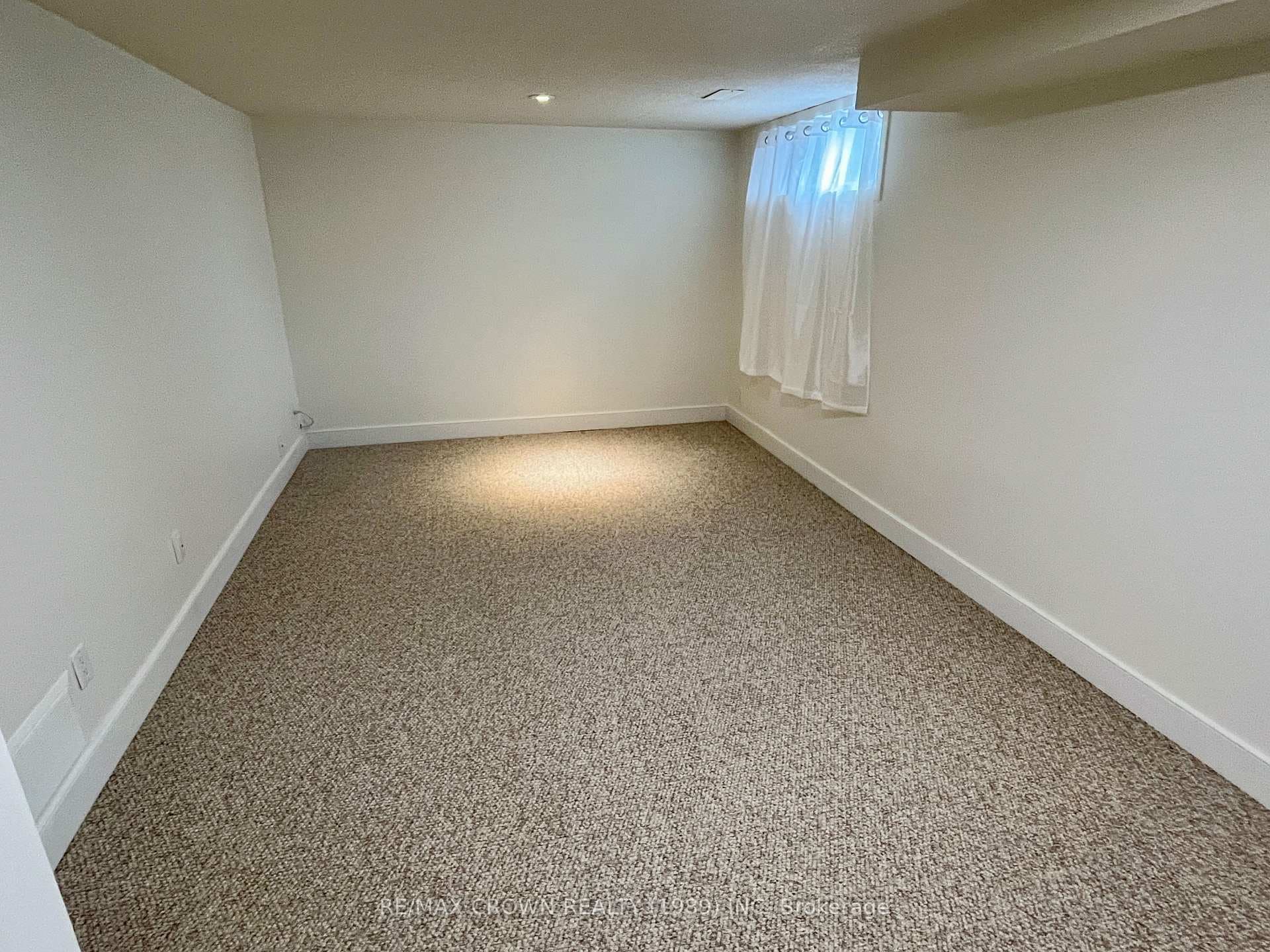 366 Wickstead Avenue photo 25