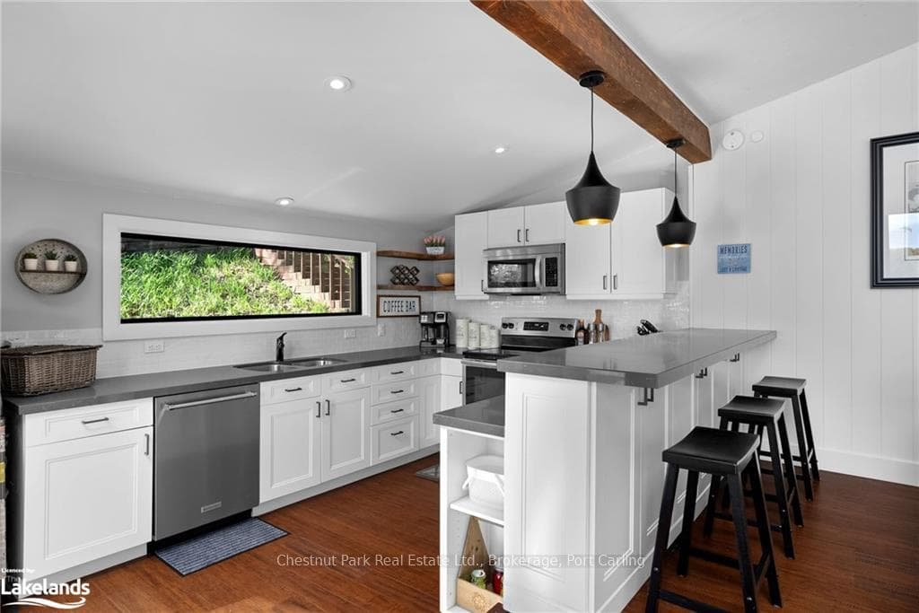 1054 DEEWOOD Drive Unit 11 photo 22