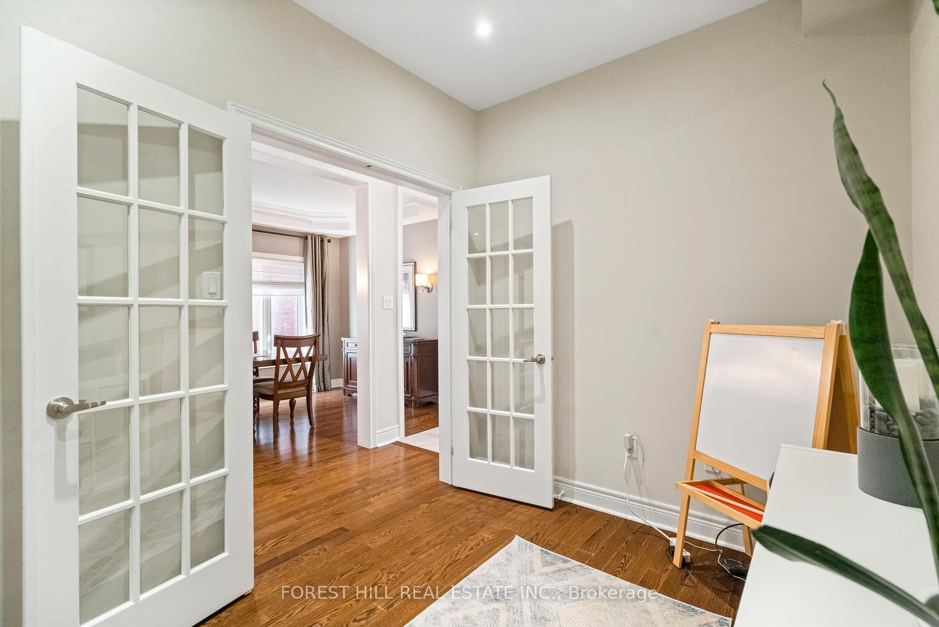 121 White Spruce Crescent photo 8