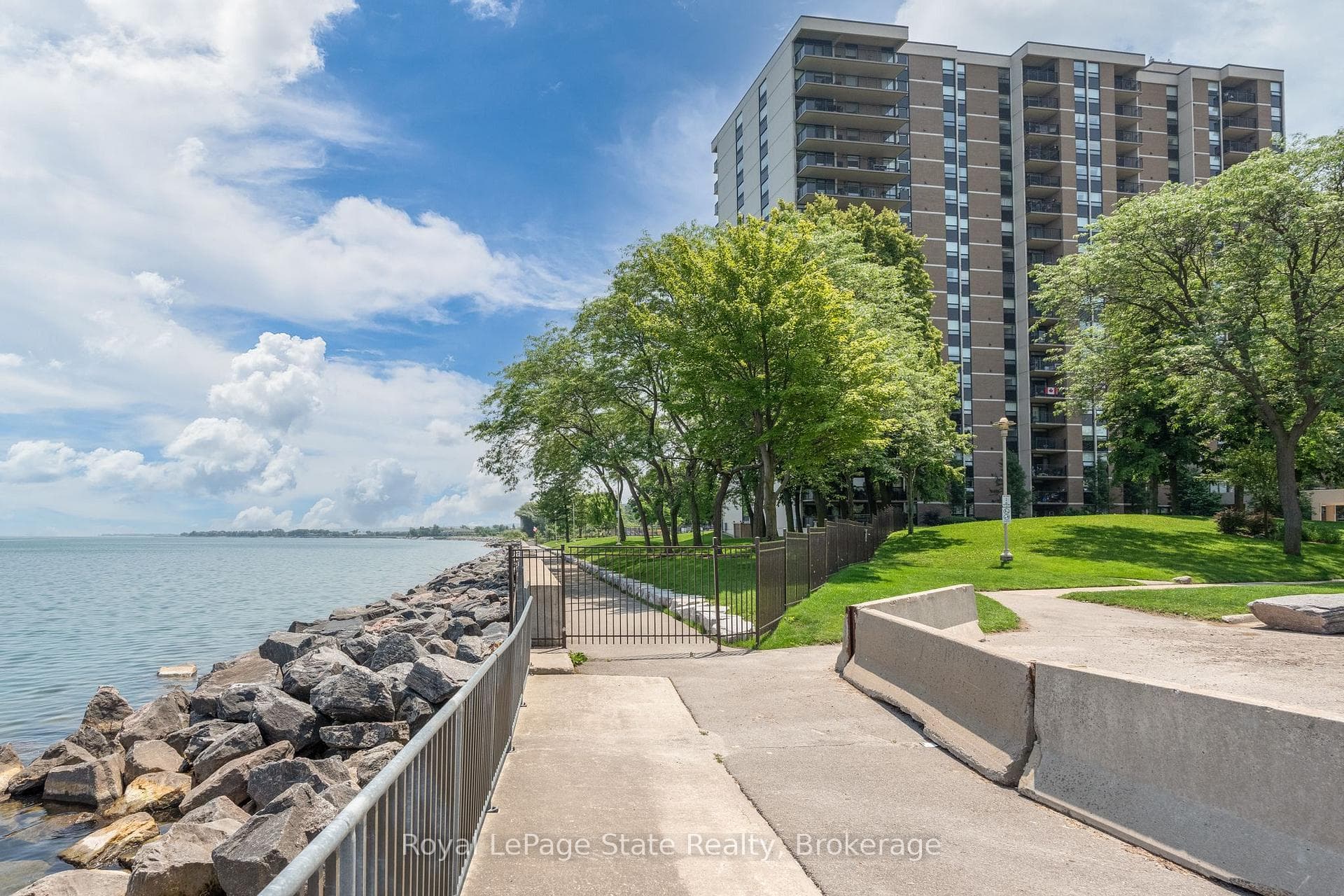500 Green Road Unit 717 photo 4