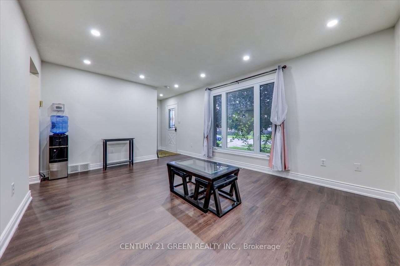 57 Madill Crescent photo 8