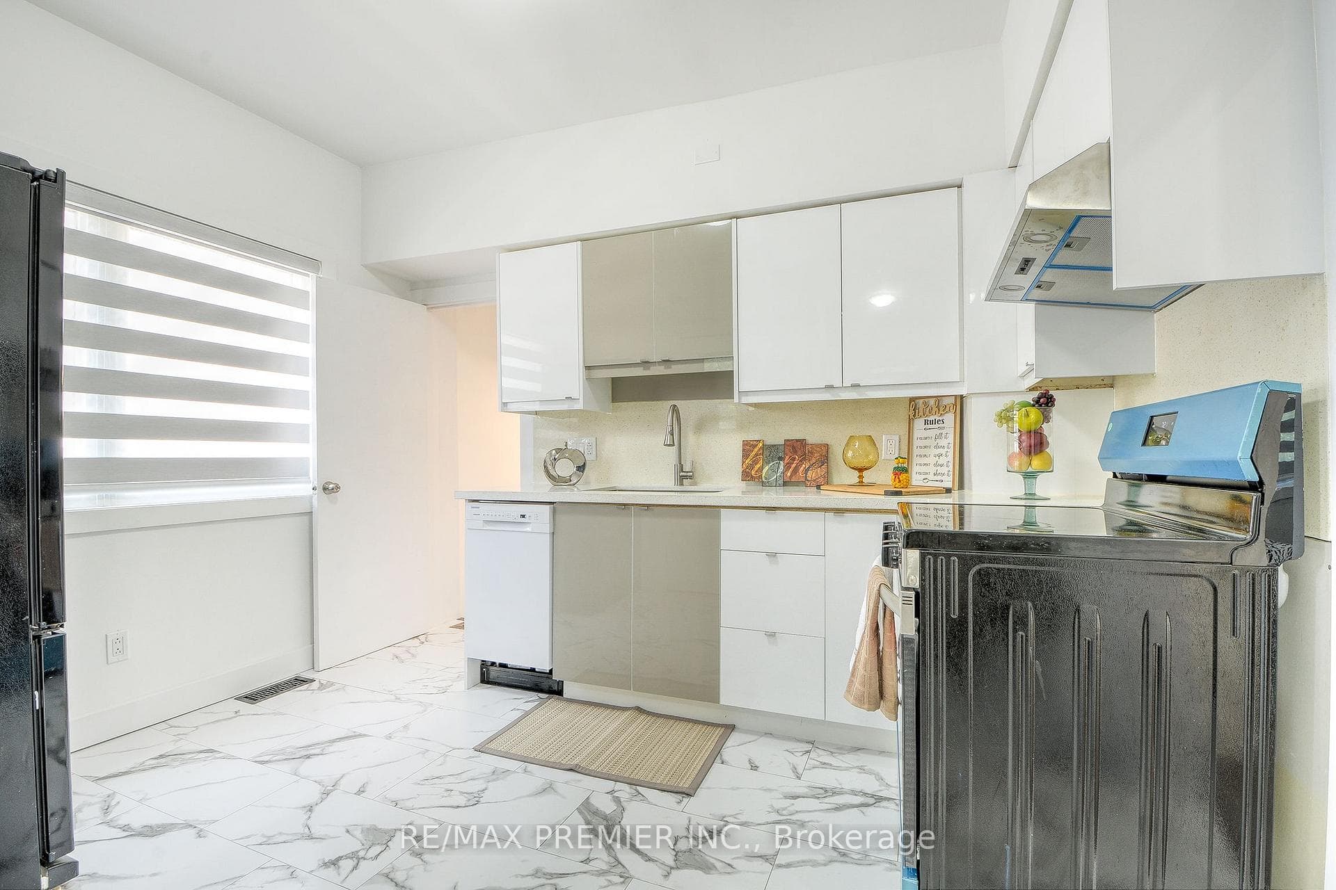 1467 Ouellette Avenue photo 17