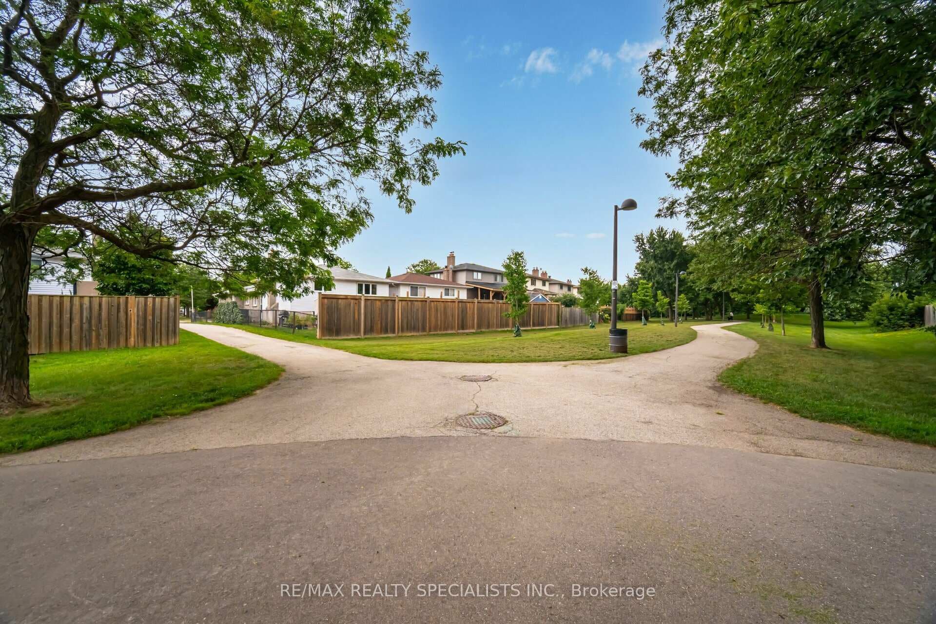 808 Coulson Avenue photo 37