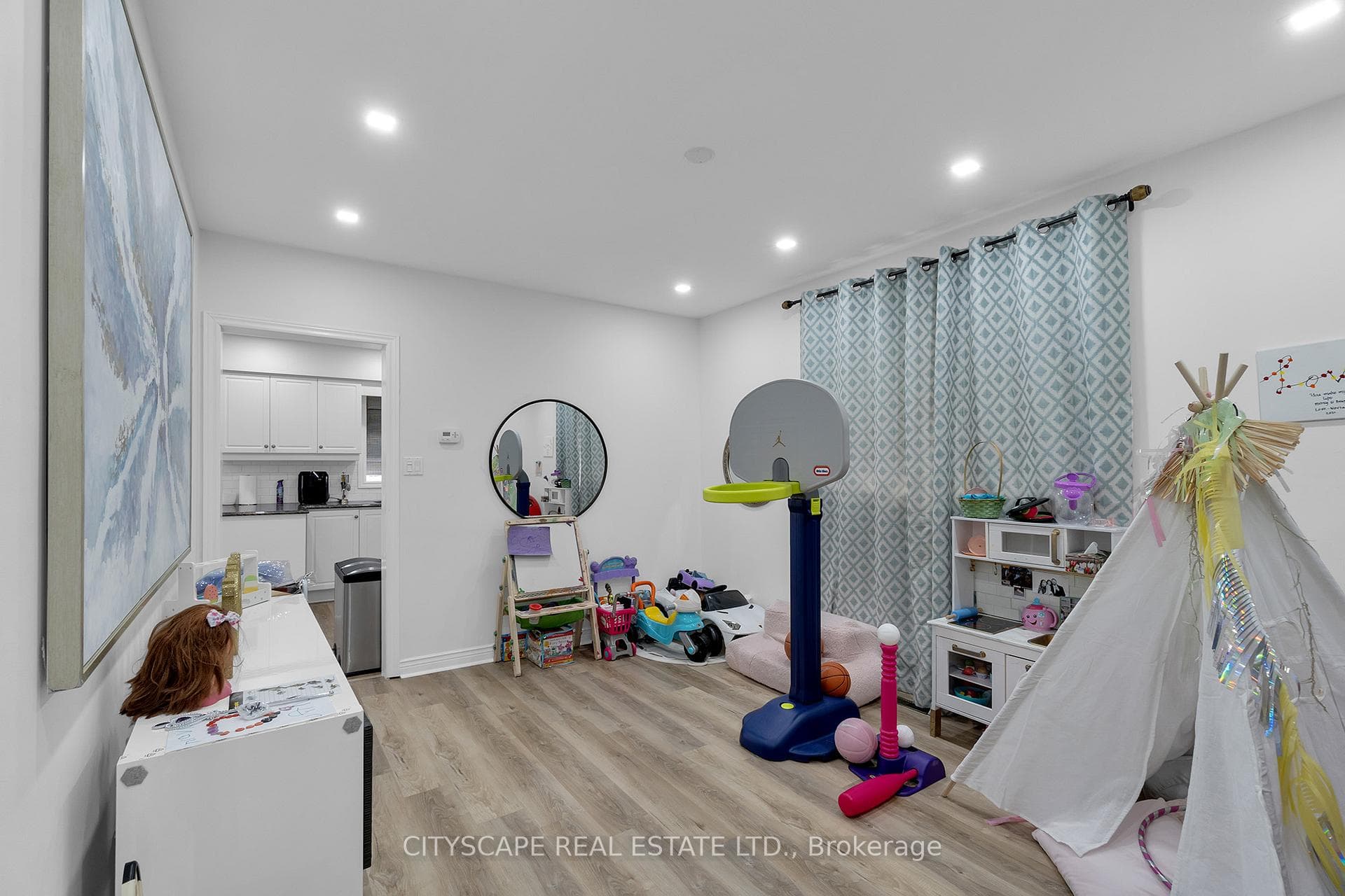 6421 Donway Drive photo 19