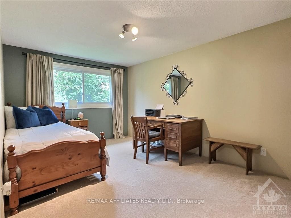 6 SUTTON Drive photo 25