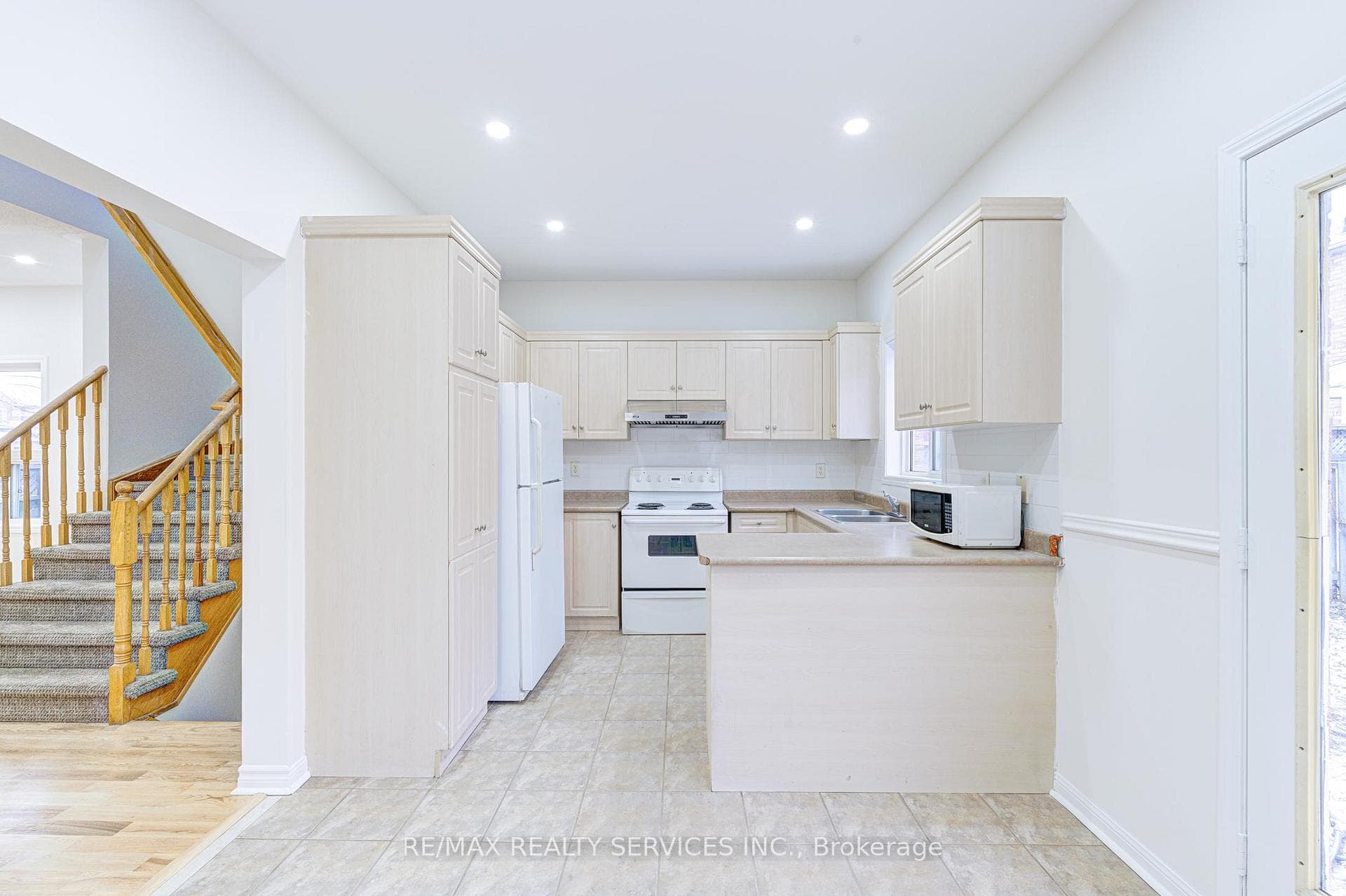 6 Beachsurf Road photo 11