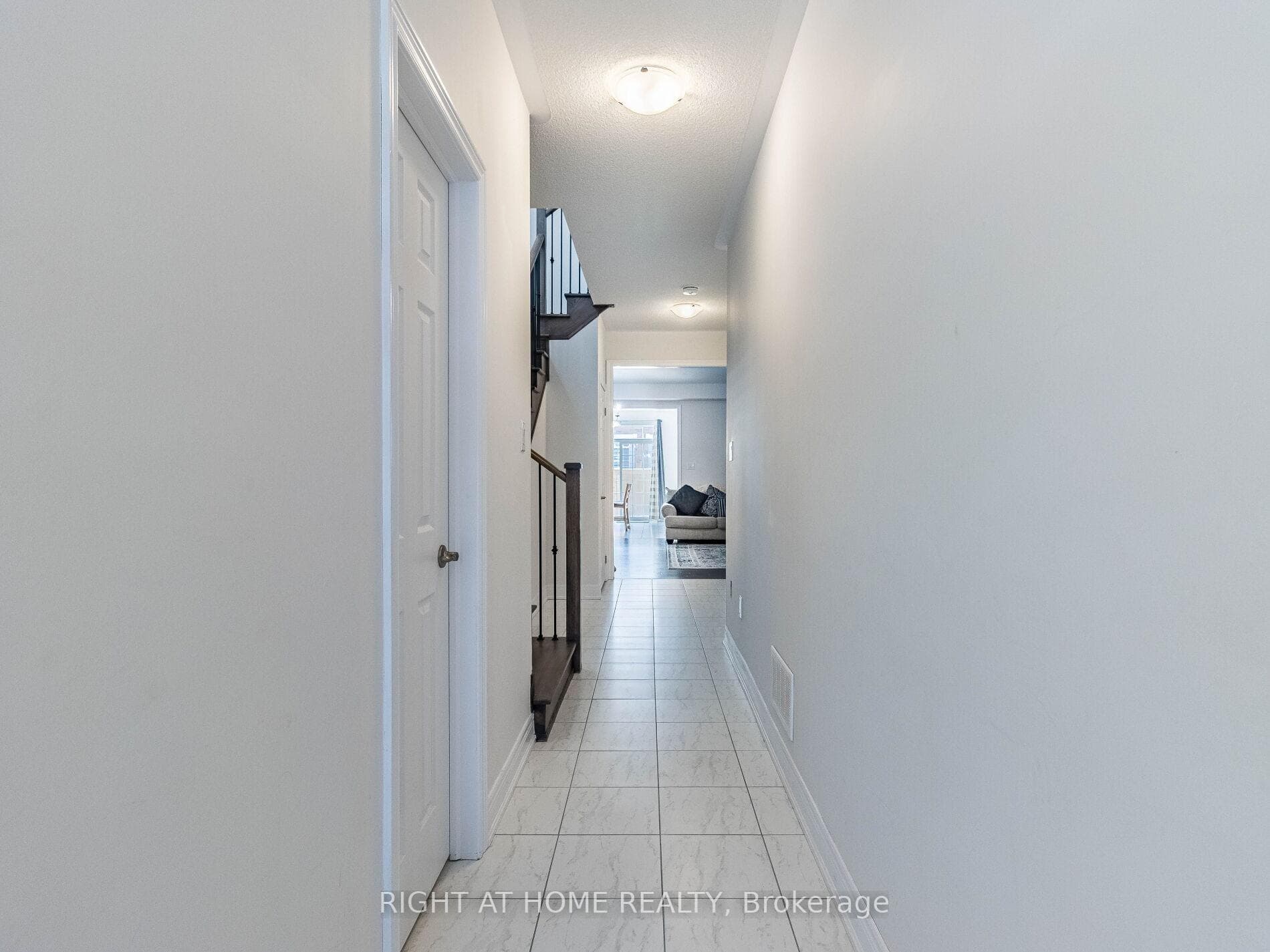 17 Overstone Road photo 5