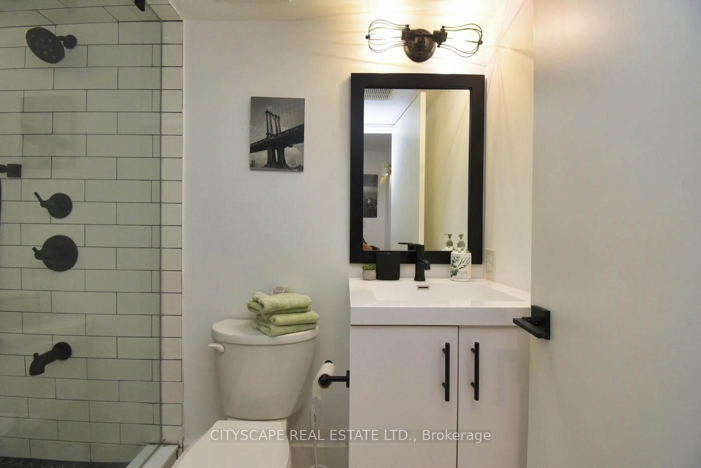 703 Markham Street photo 11