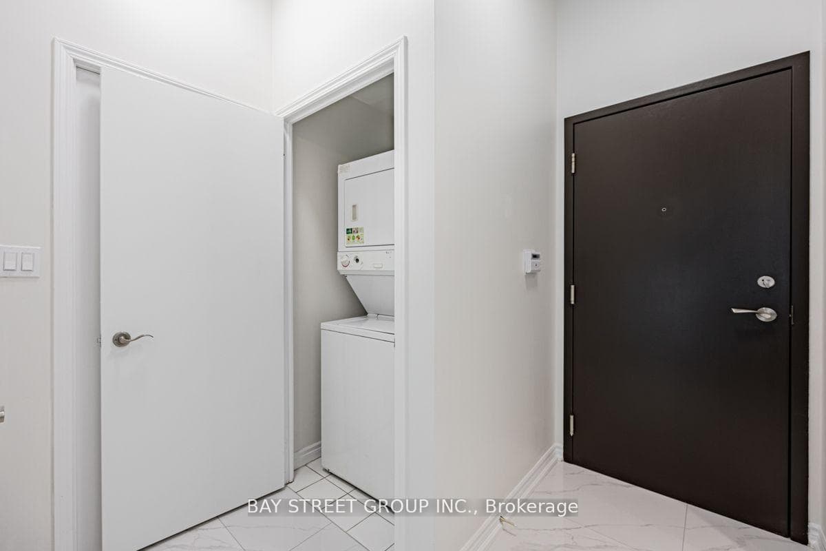 410 Queens Quay Unit 411 photo 7