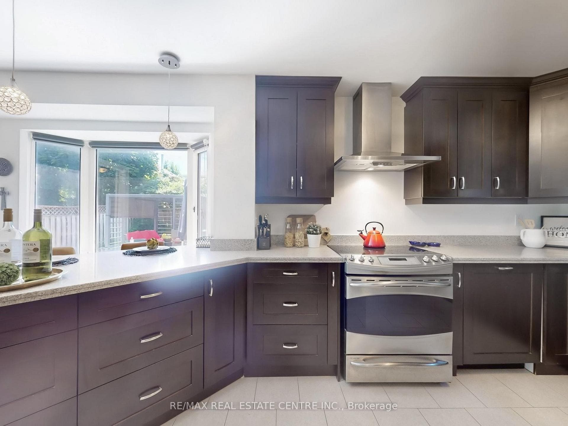 4026 Renfrew Crescent photo 17