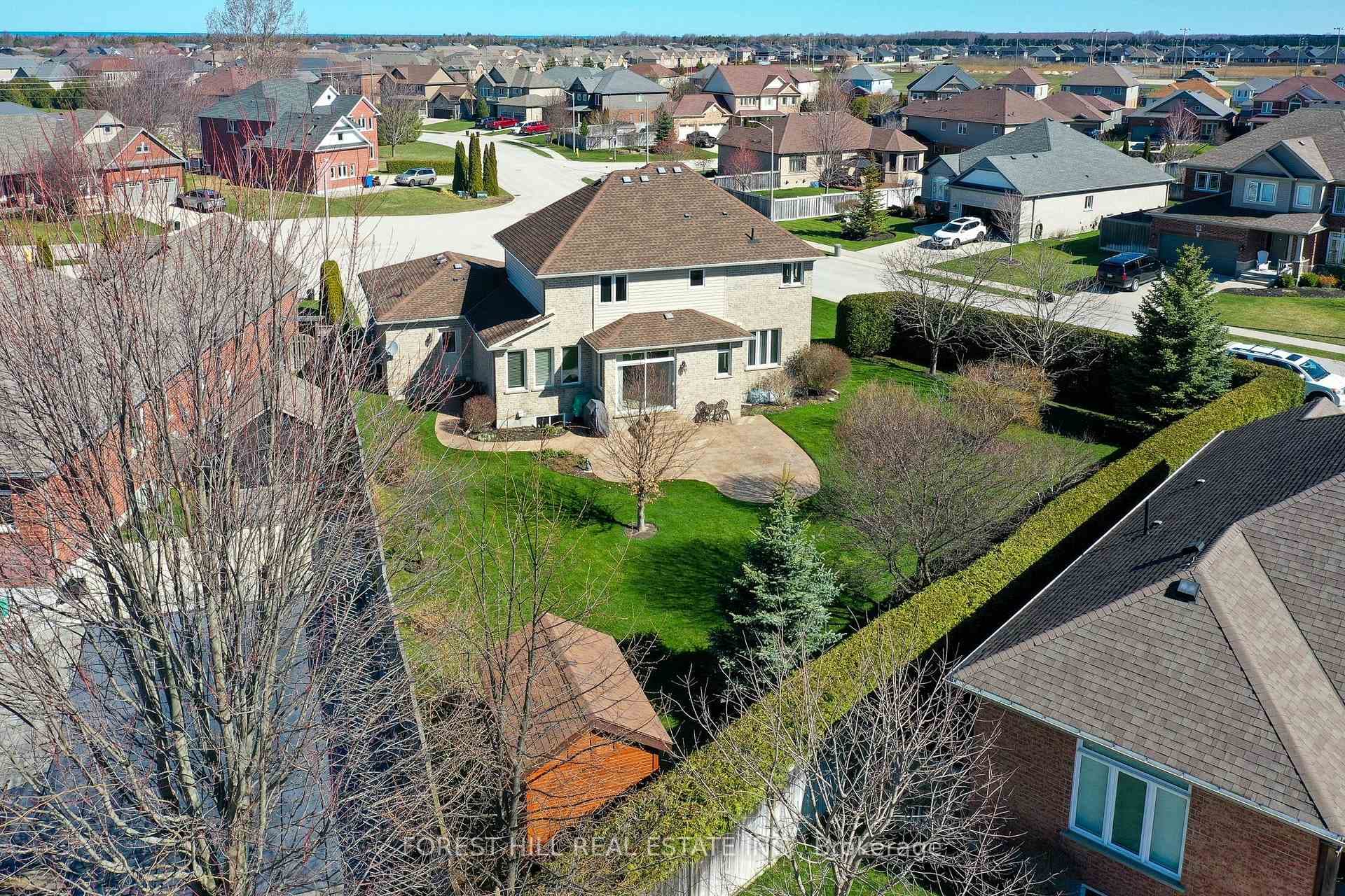 438 BIENER Drive photo 4