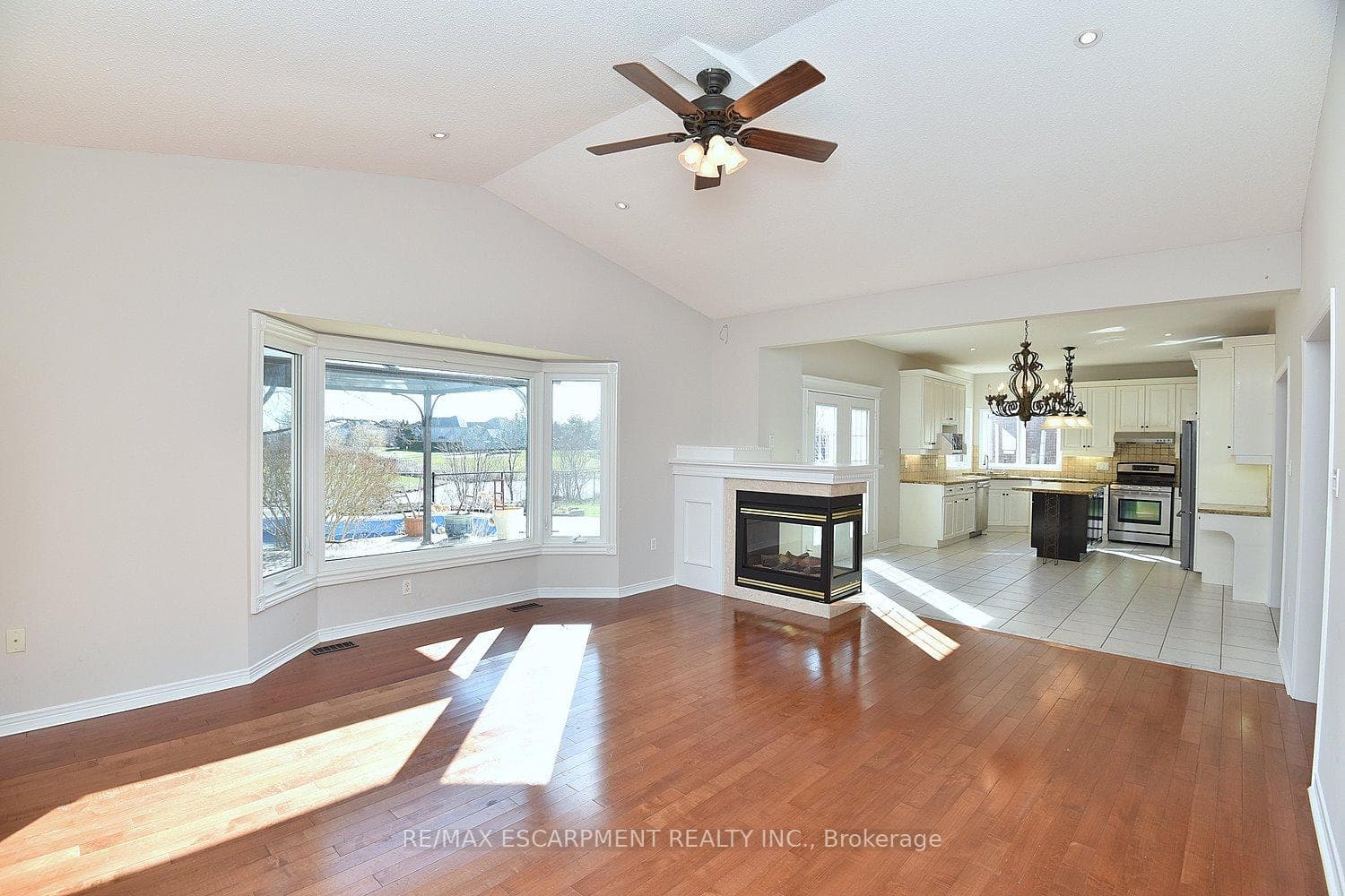4358 Latimer Crescent photo 16