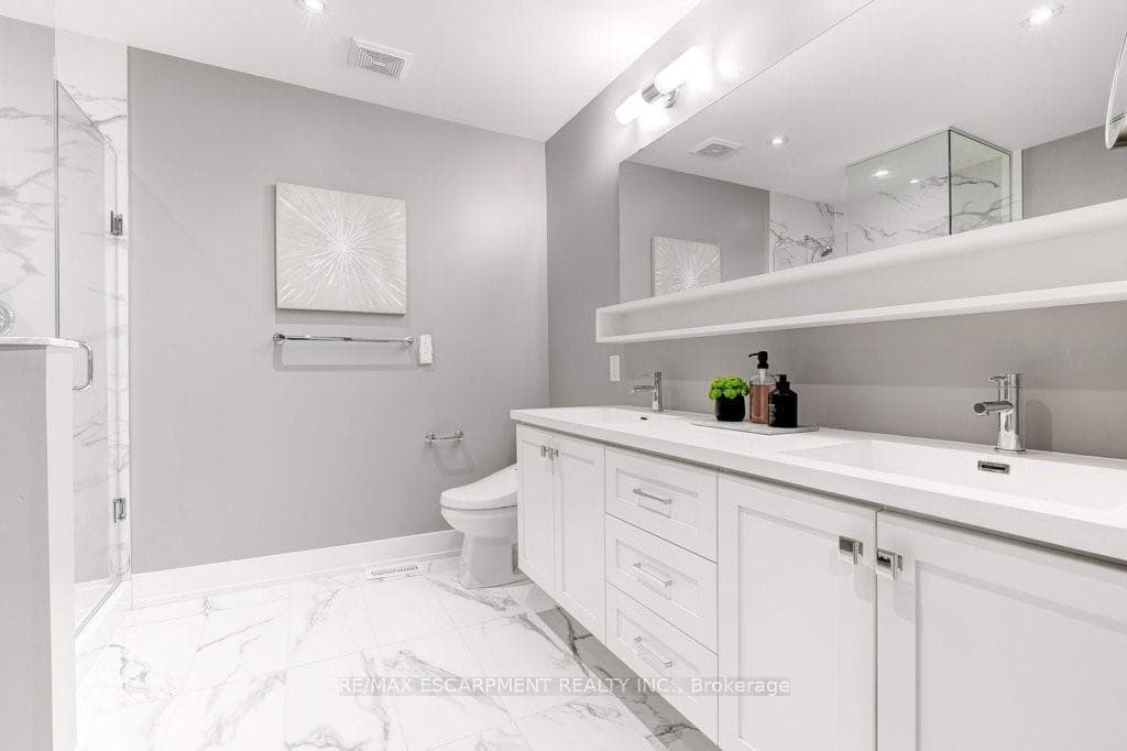 8 Pierre Trudeau Lane photo 26
