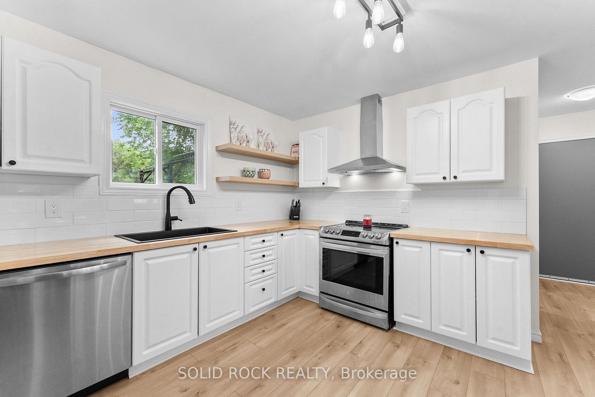 708 Mckenzie Avenue photo 18